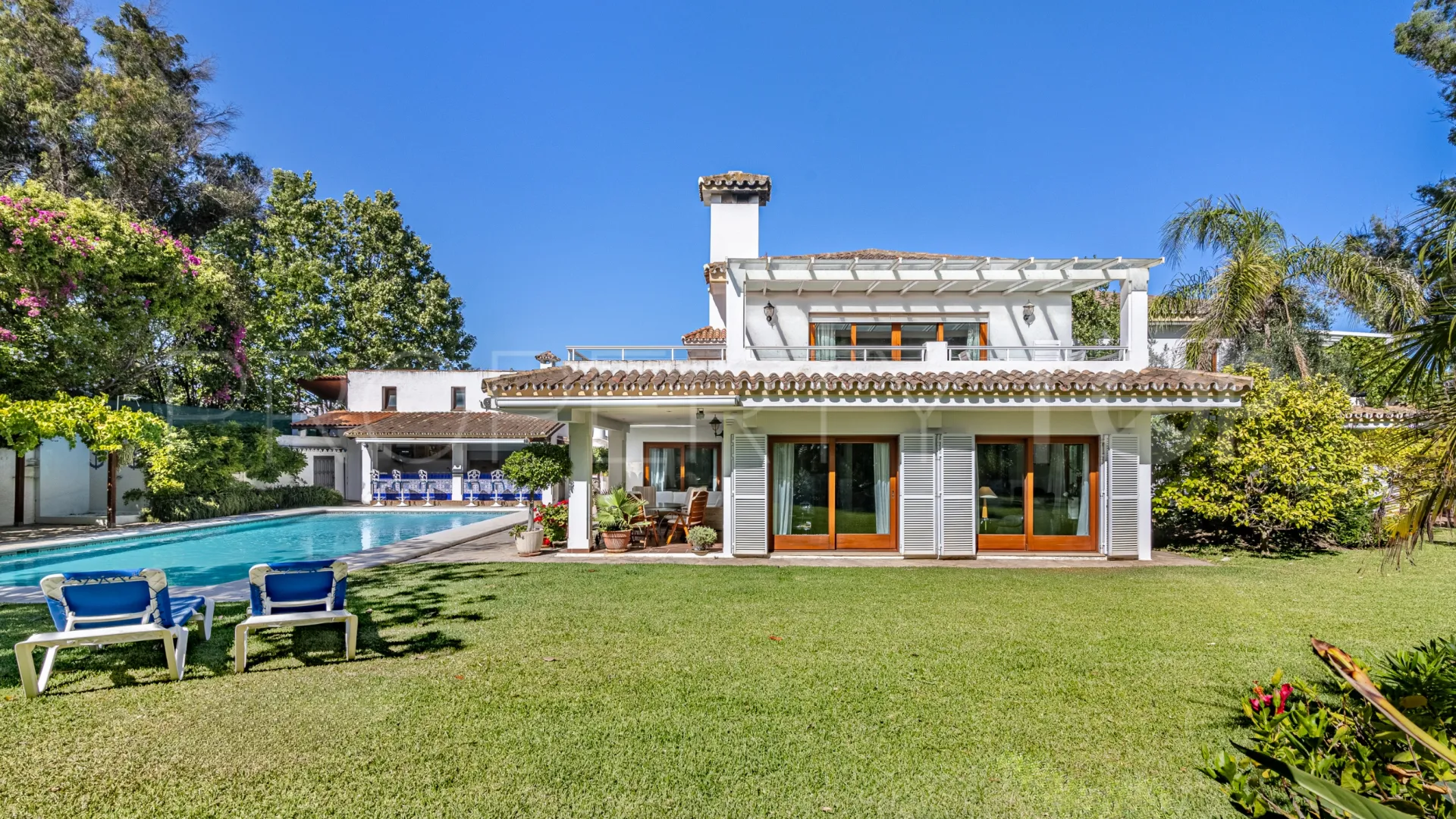Villa a la venta con 5 dormitorios en Guadalmansa Playa