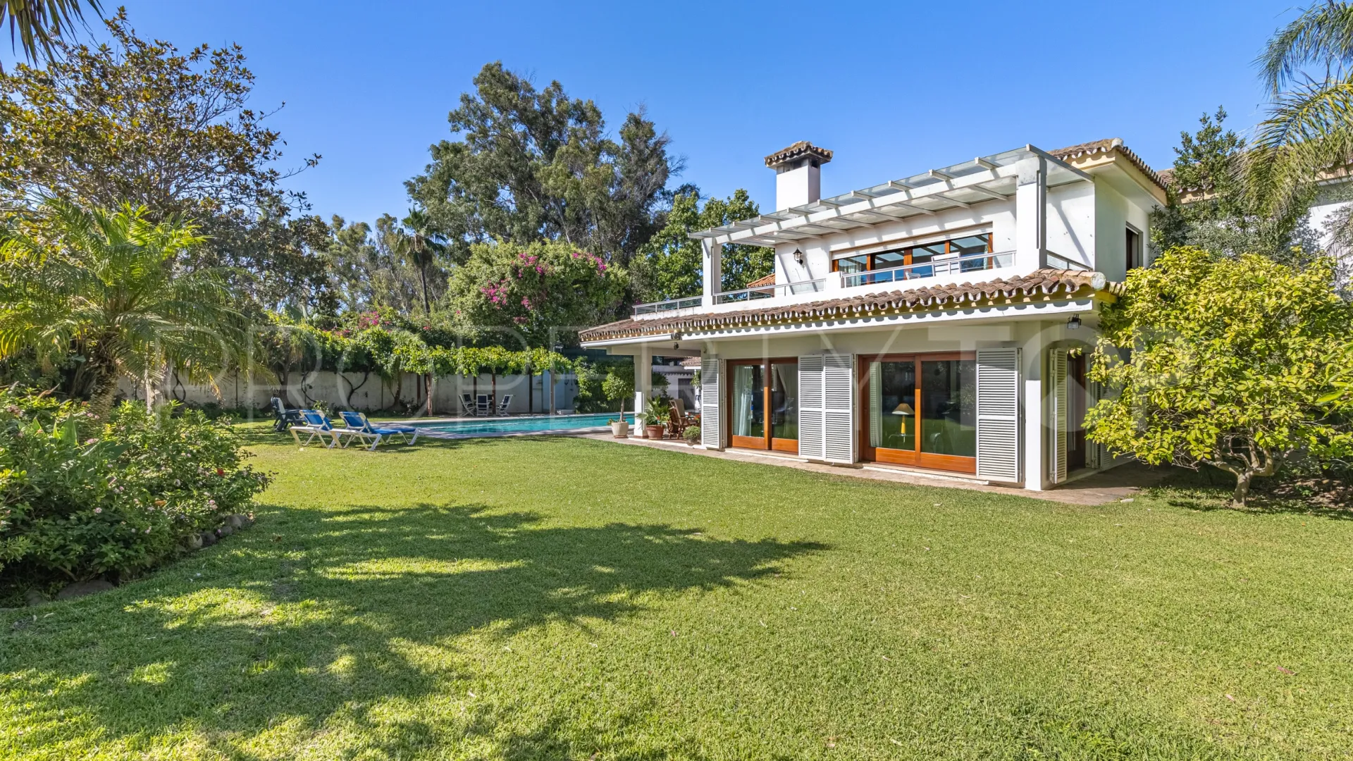 Villa a la venta con 5 dormitorios en Guadalmansa Playa
