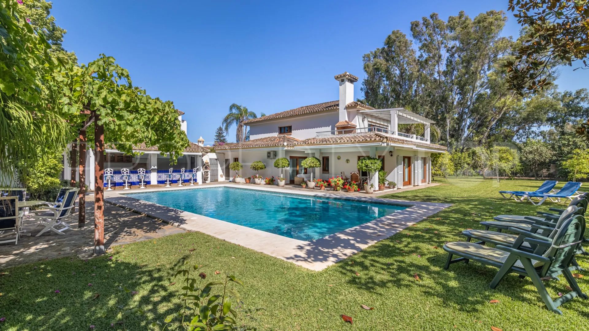 Villa a la venta con 5 dormitorios en Guadalmansa Playa