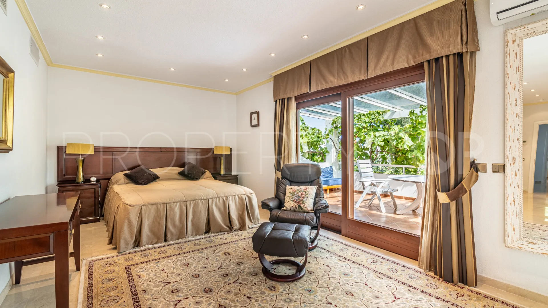 Villa a la venta con 5 dormitorios en Guadalmansa Playa