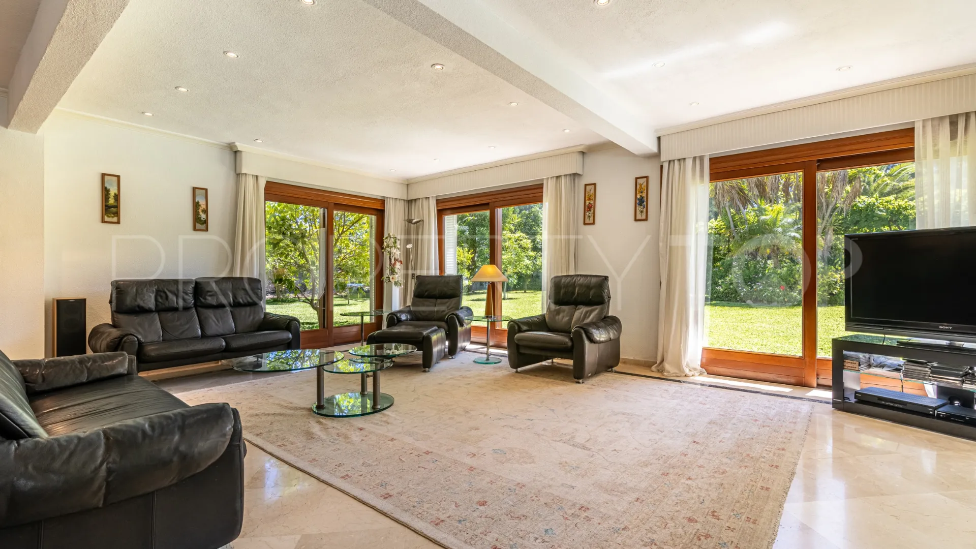 Villa a la venta con 5 dormitorios en Guadalmansa Playa