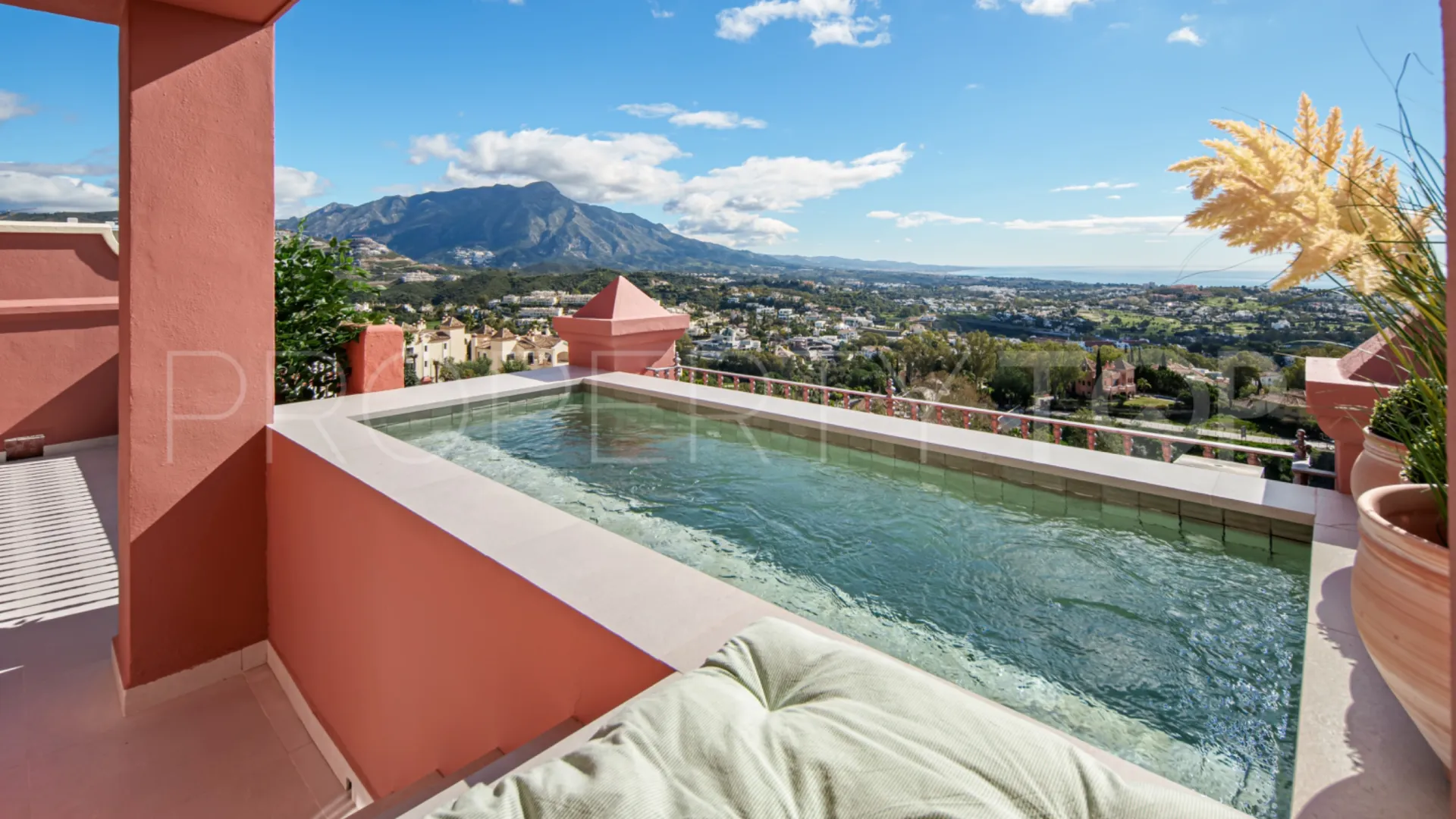 Atico duplex a la venta en Monte Halcones de 2 dormitorios