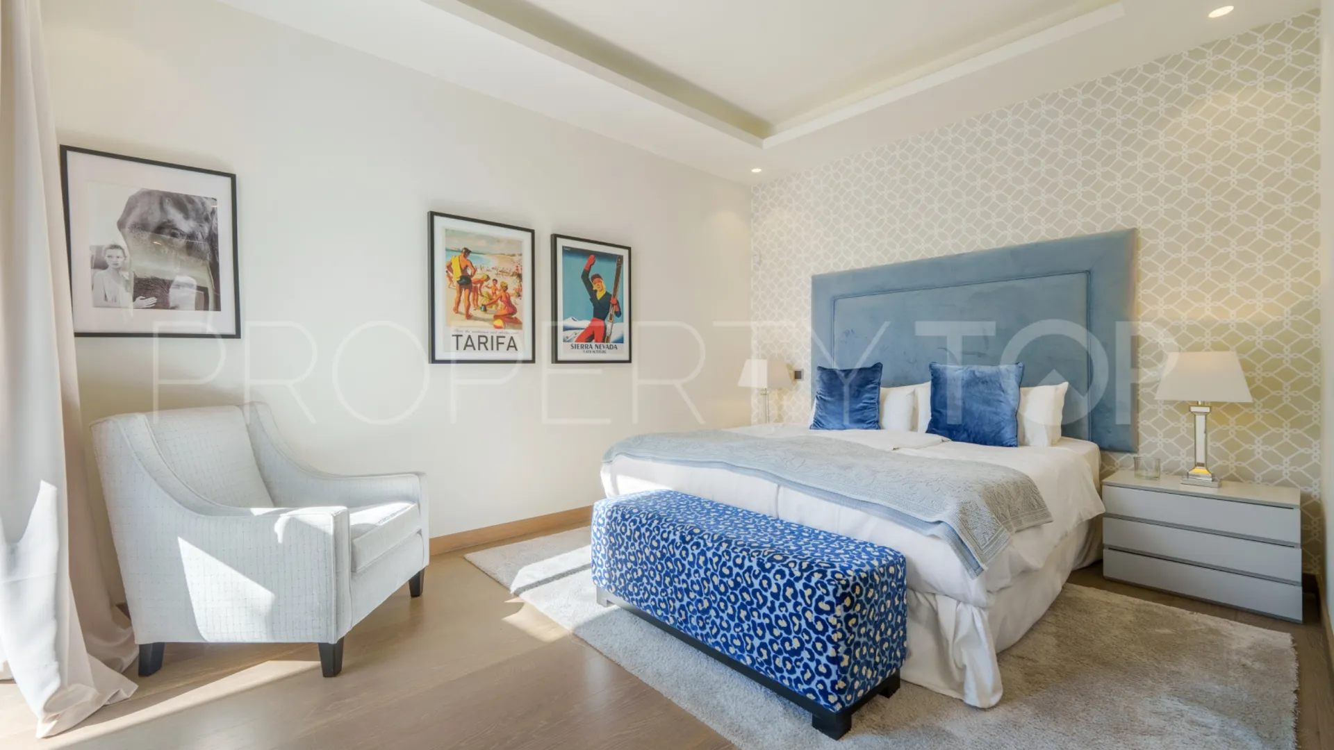 Se vende villa en Los Olivos de 6 dormitorios