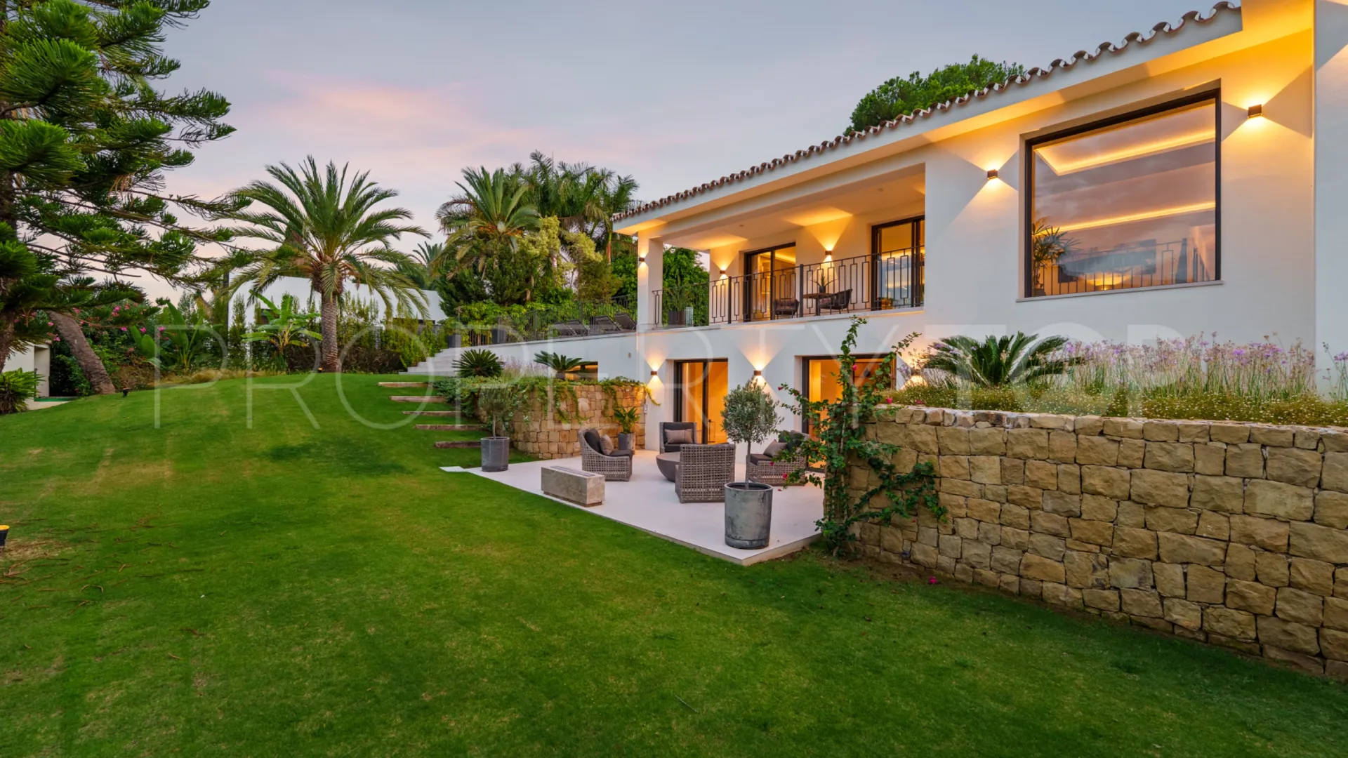 For sale villa in Las Brisas with 5 bedrooms