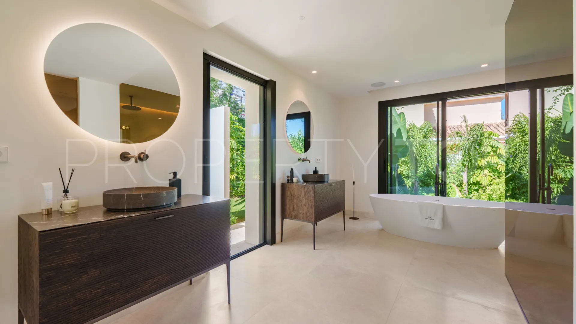For sale villa in Las Brisas with 5 bedrooms