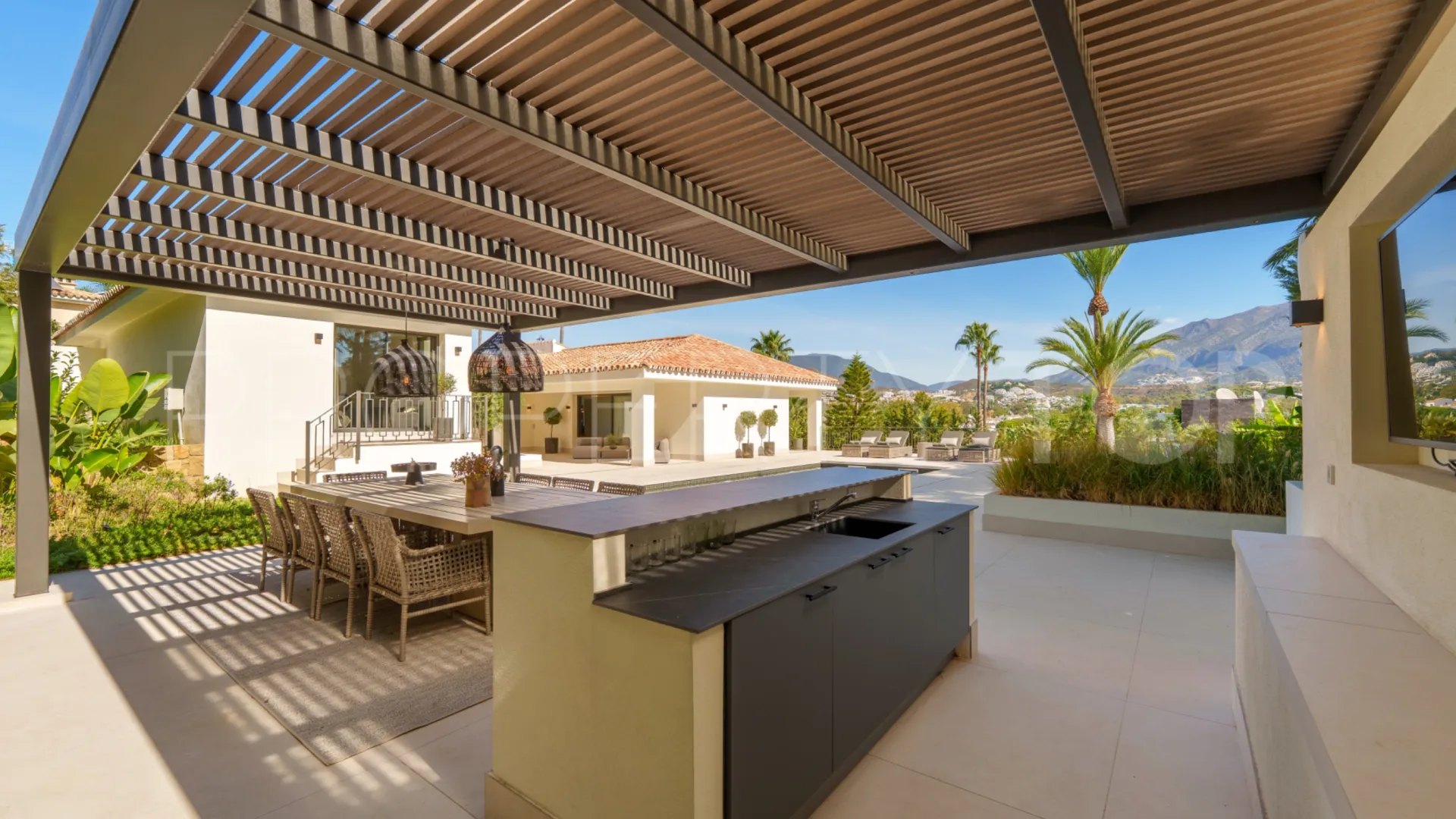 For sale villa in Las Brisas with 5 bedrooms