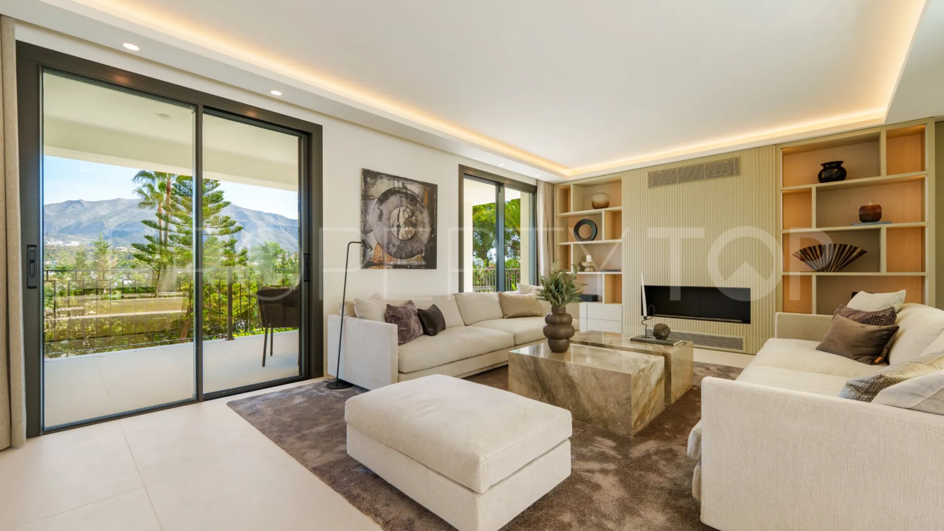 For sale villa in Las Brisas with 5 bedrooms