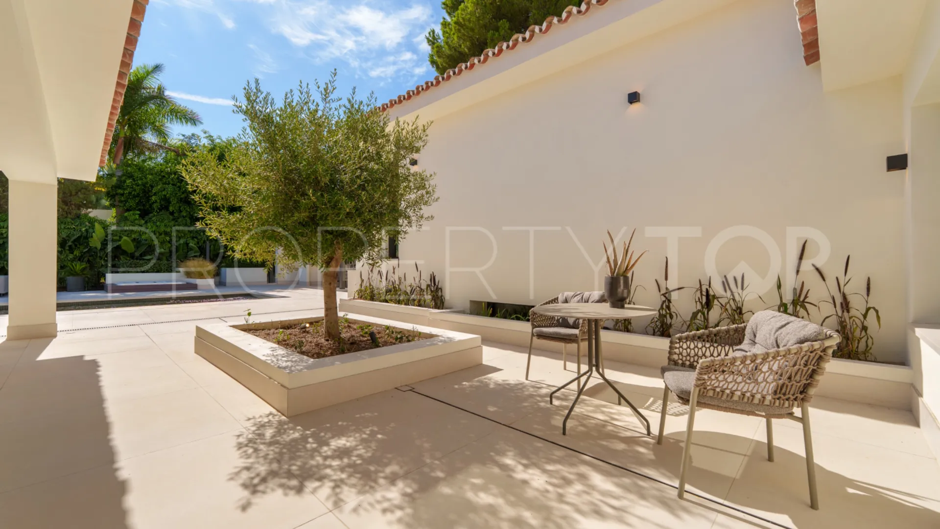 For sale villa in Las Brisas with 5 bedrooms