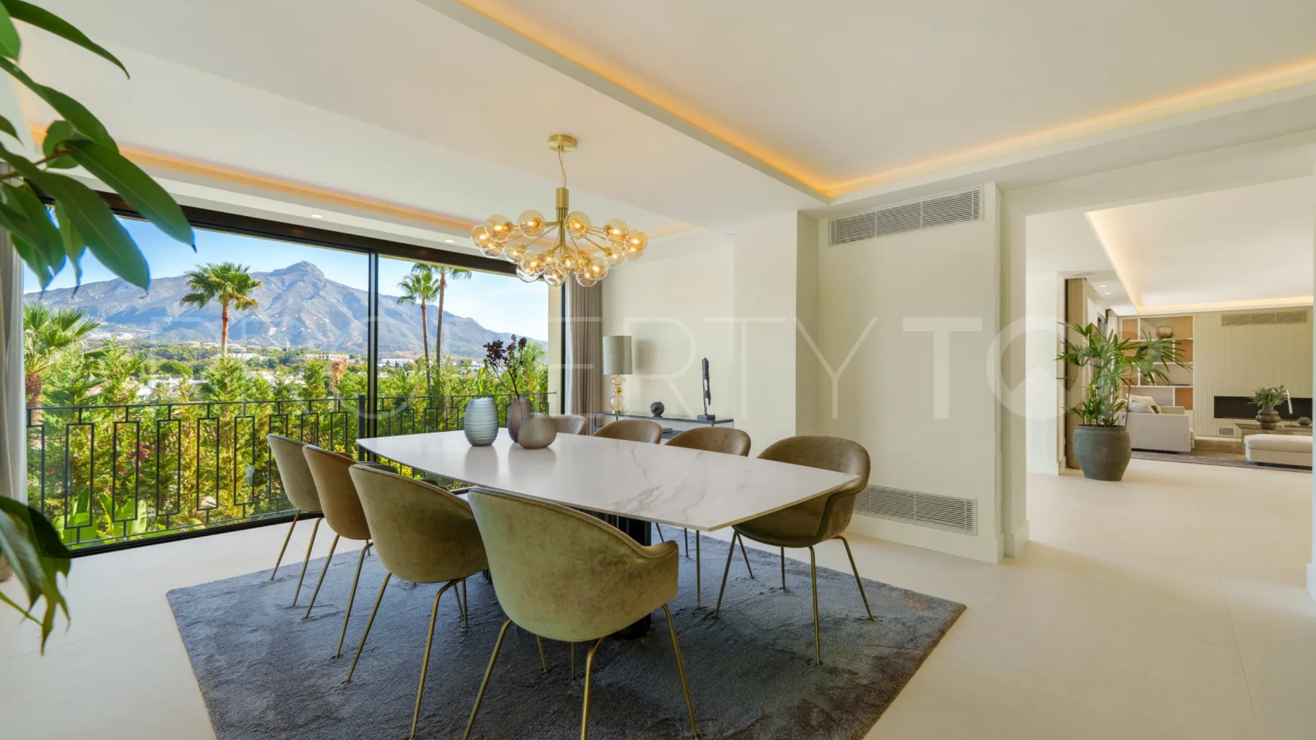 For sale villa in Las Brisas with 5 bedrooms