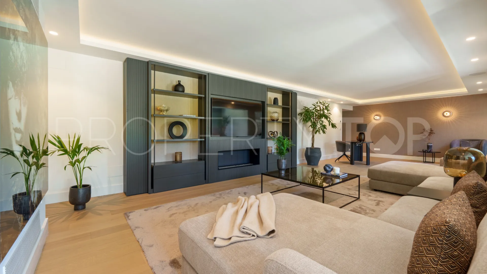 For sale villa in Las Brisas with 5 bedrooms
