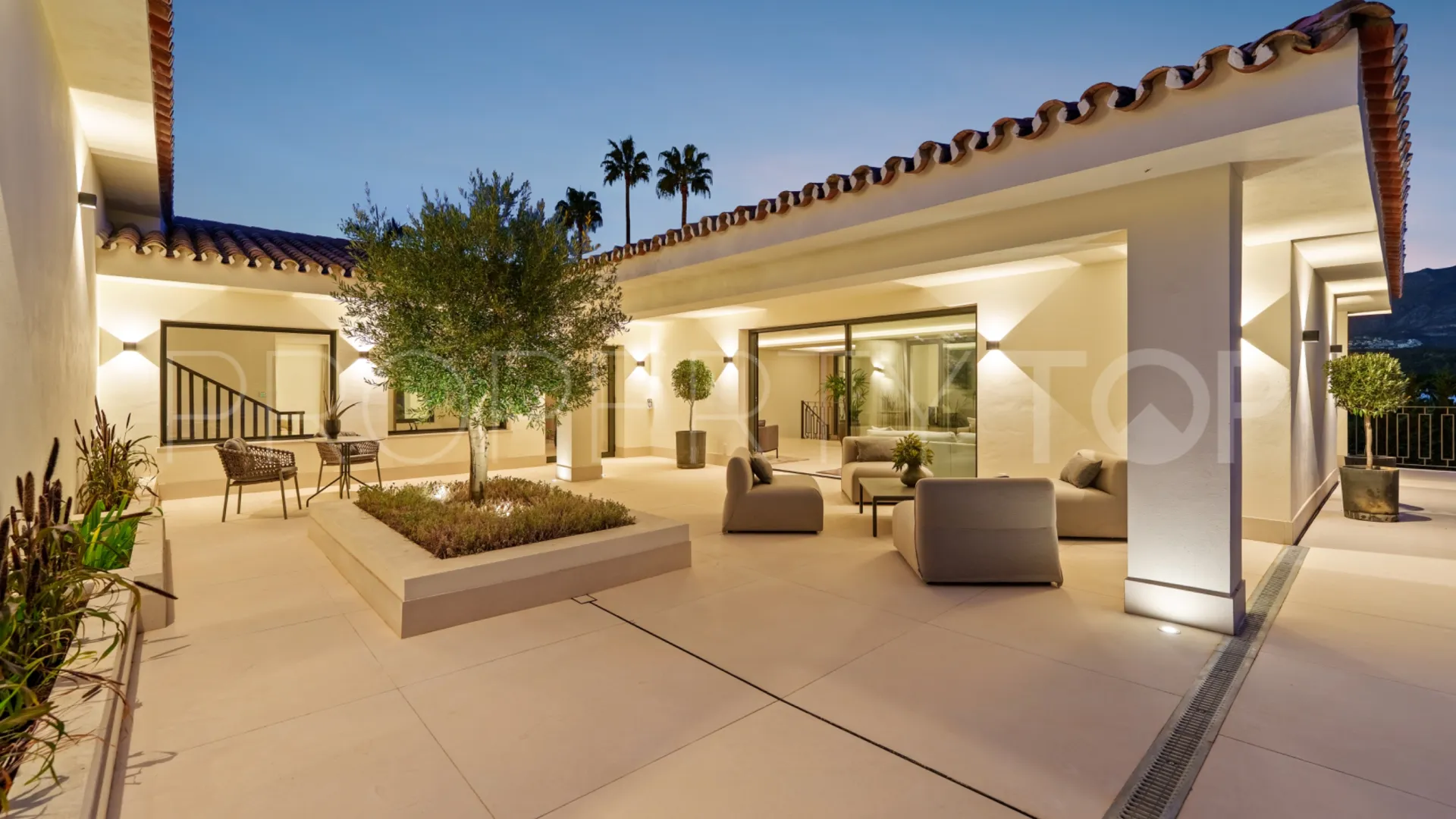 For sale villa in Las Brisas with 5 bedrooms