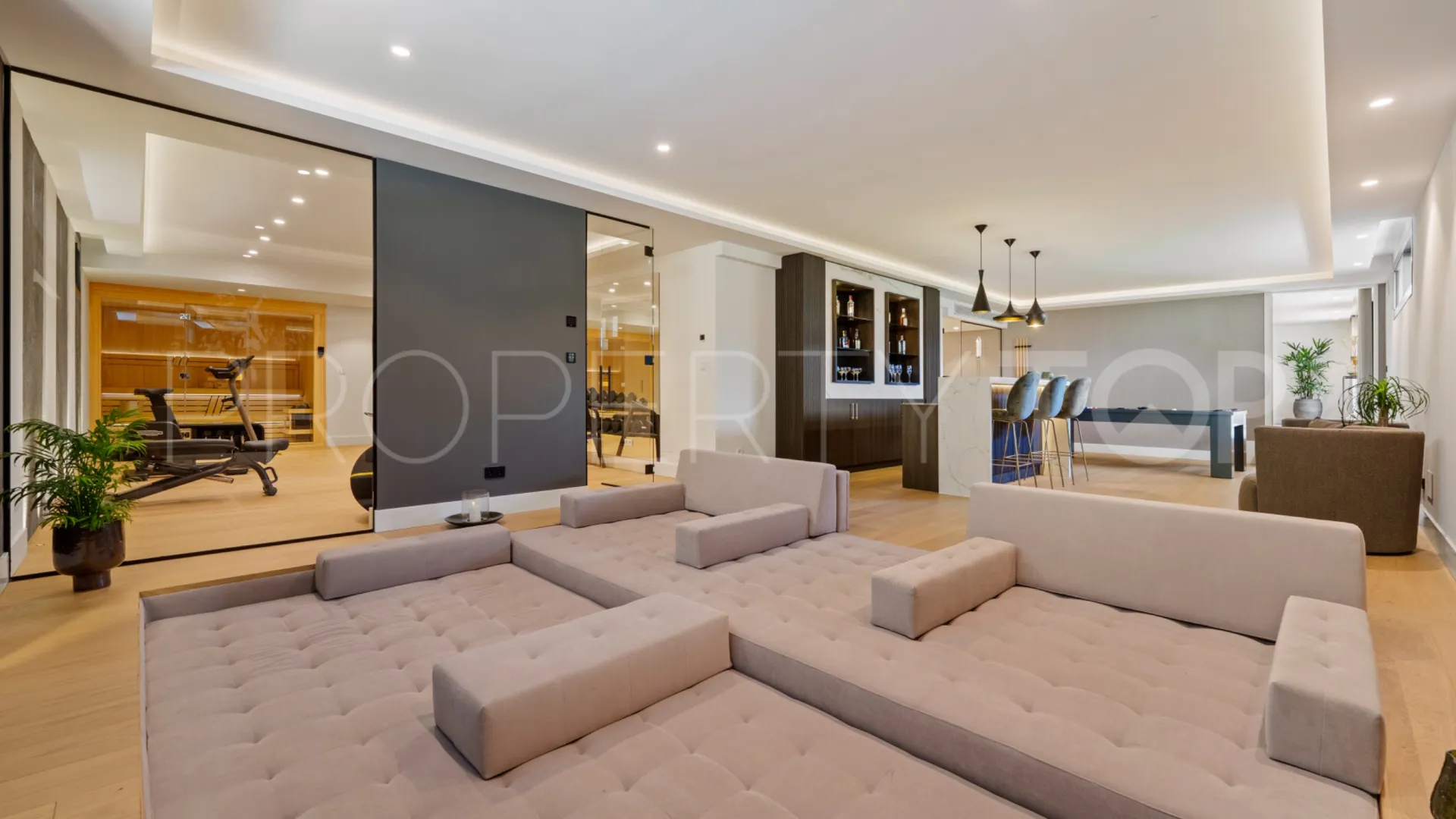 For sale villa in Las Brisas with 5 bedrooms