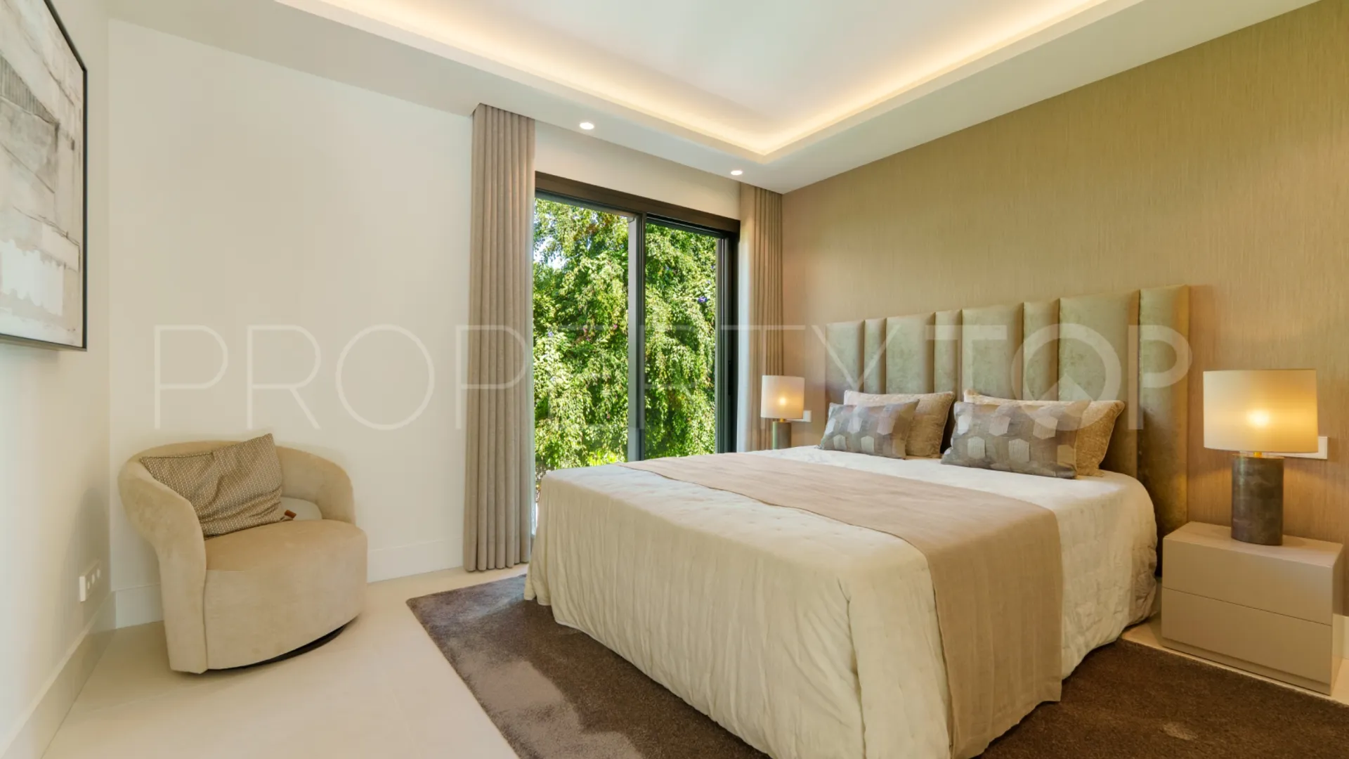 For sale villa in Las Brisas with 5 bedrooms