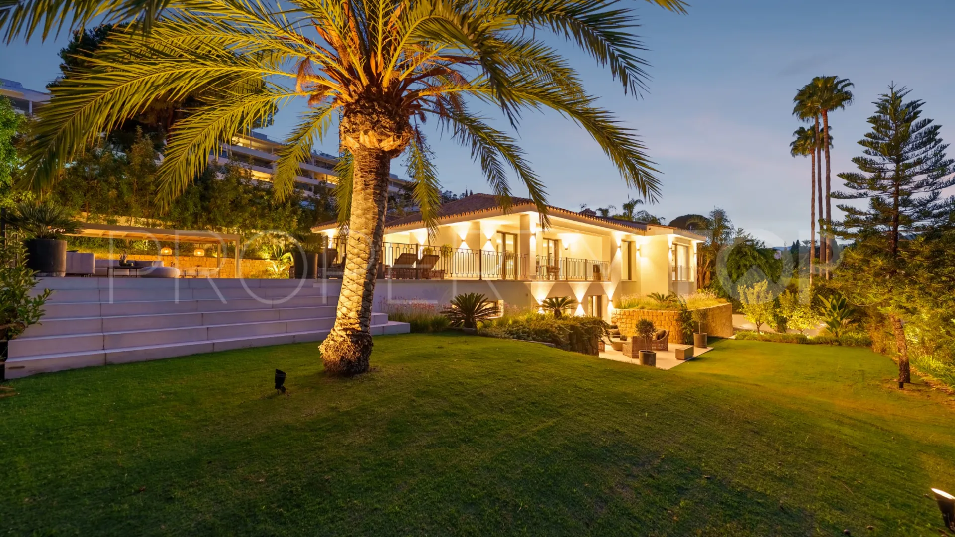 For sale villa in Las Brisas with 5 bedrooms