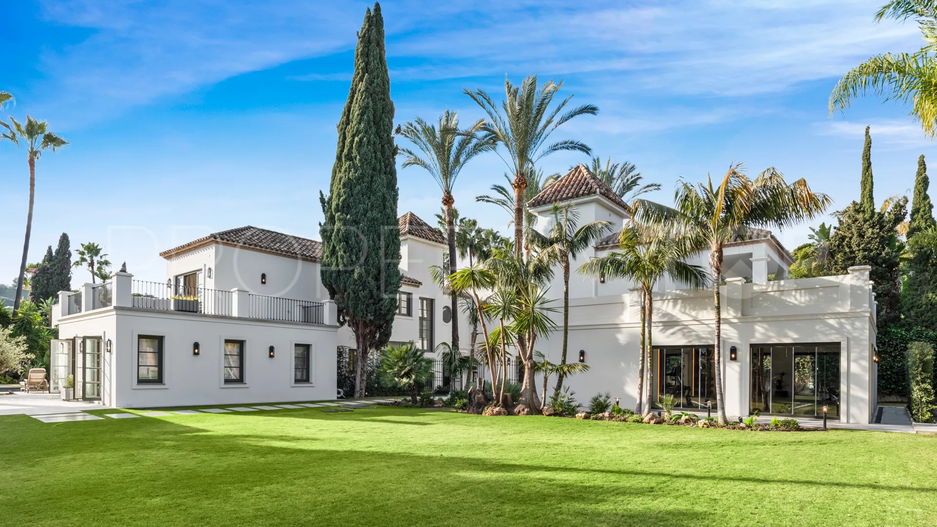 For sale Nueva Andalucia villa with 5 bedrooms