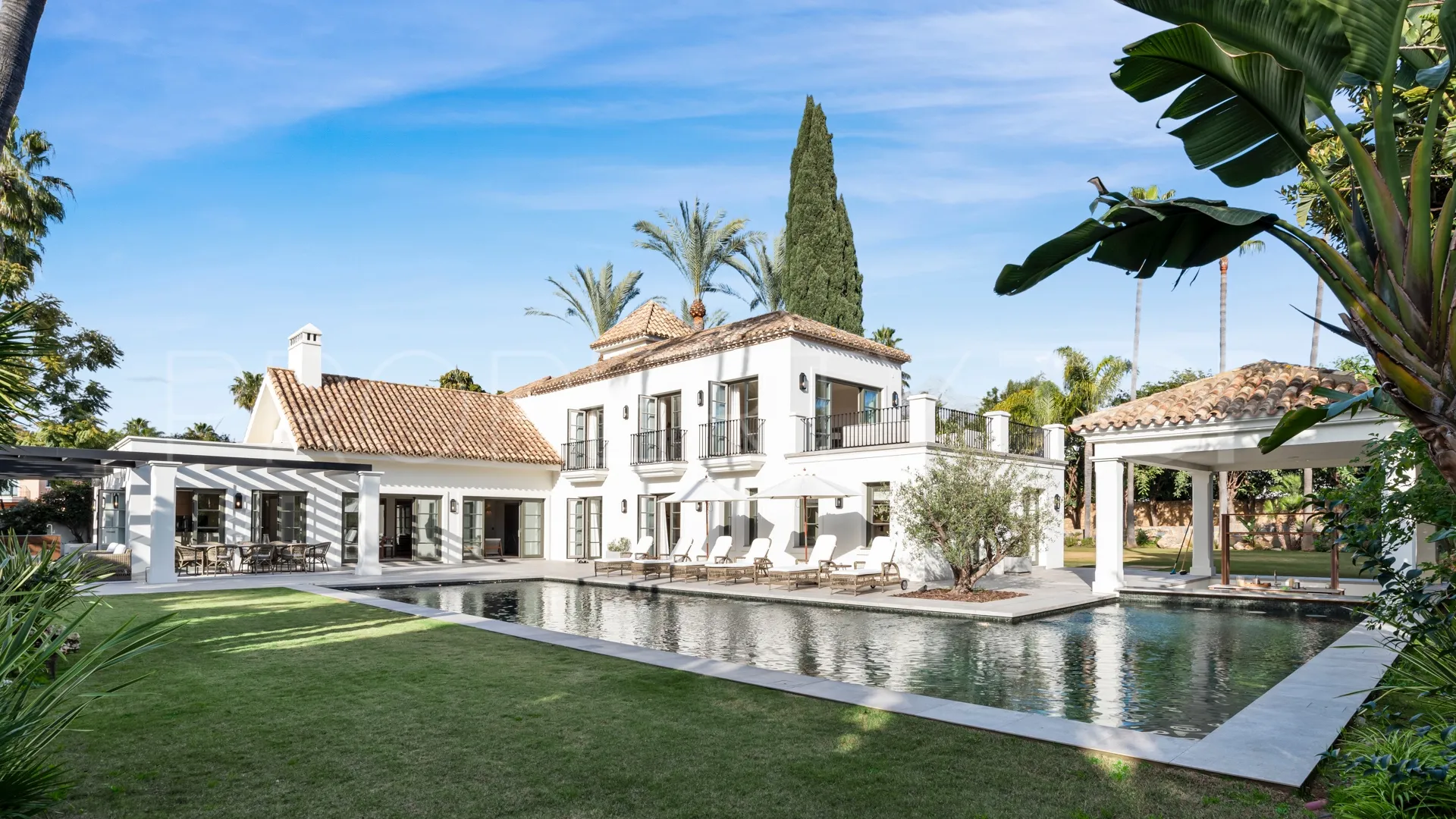 For sale Nueva Andalucia villa with 5 bedrooms