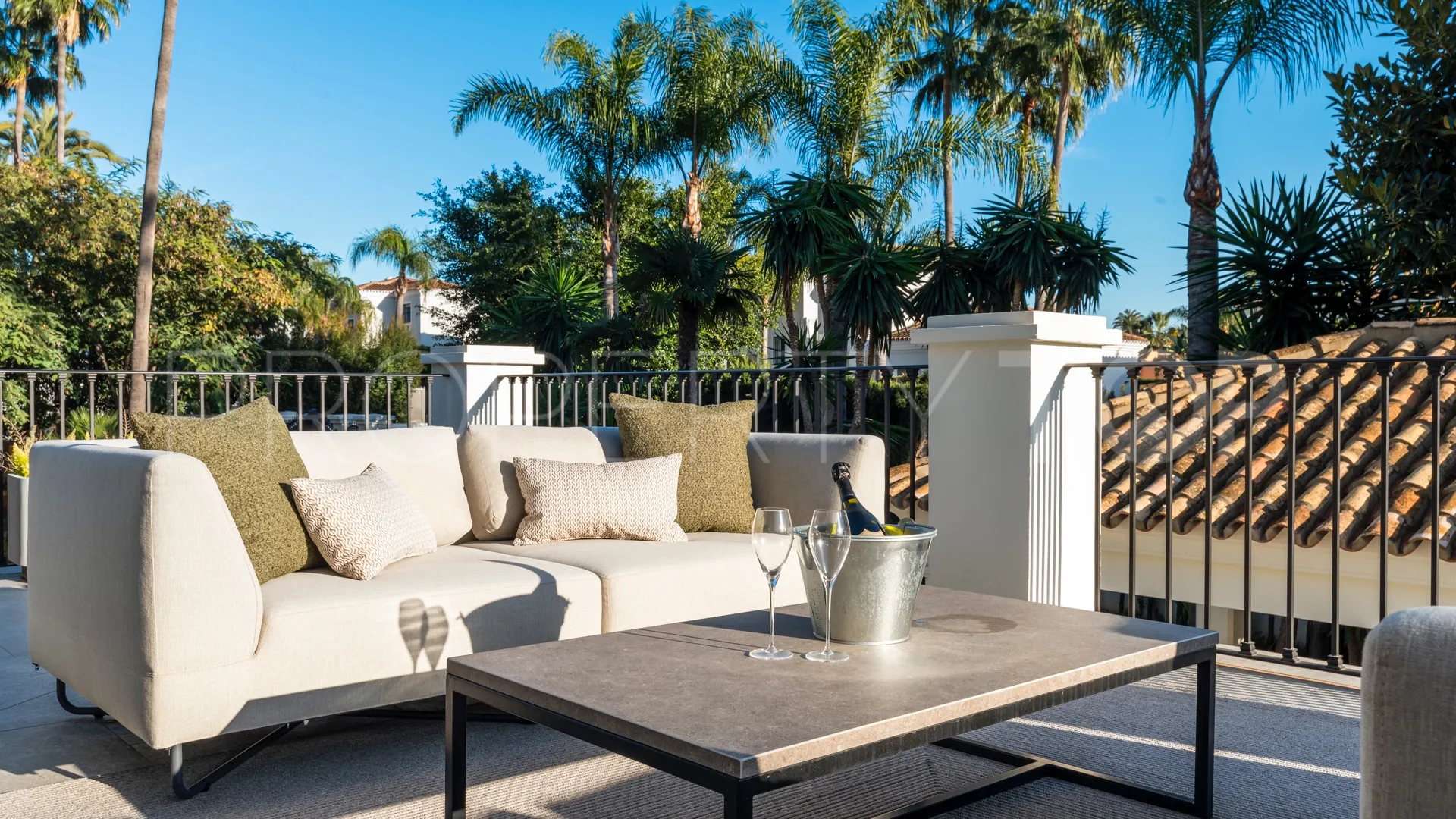 For sale Nueva Andalucia villa with 5 bedrooms