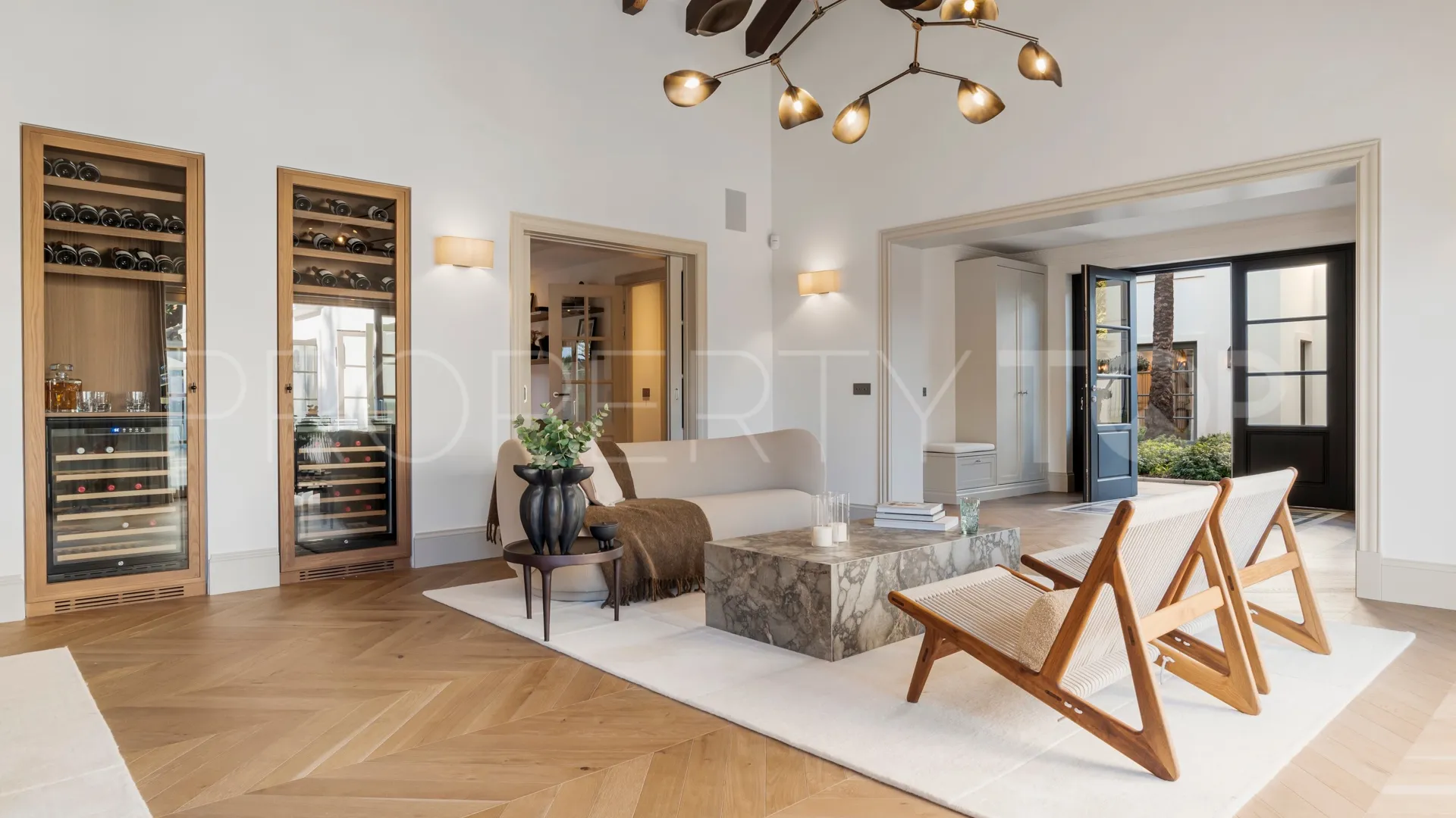 For sale Nueva Andalucia villa with 5 bedrooms