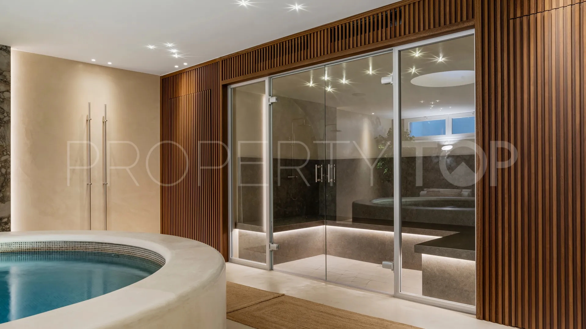 For sale Nueva Andalucia villa with 5 bedrooms