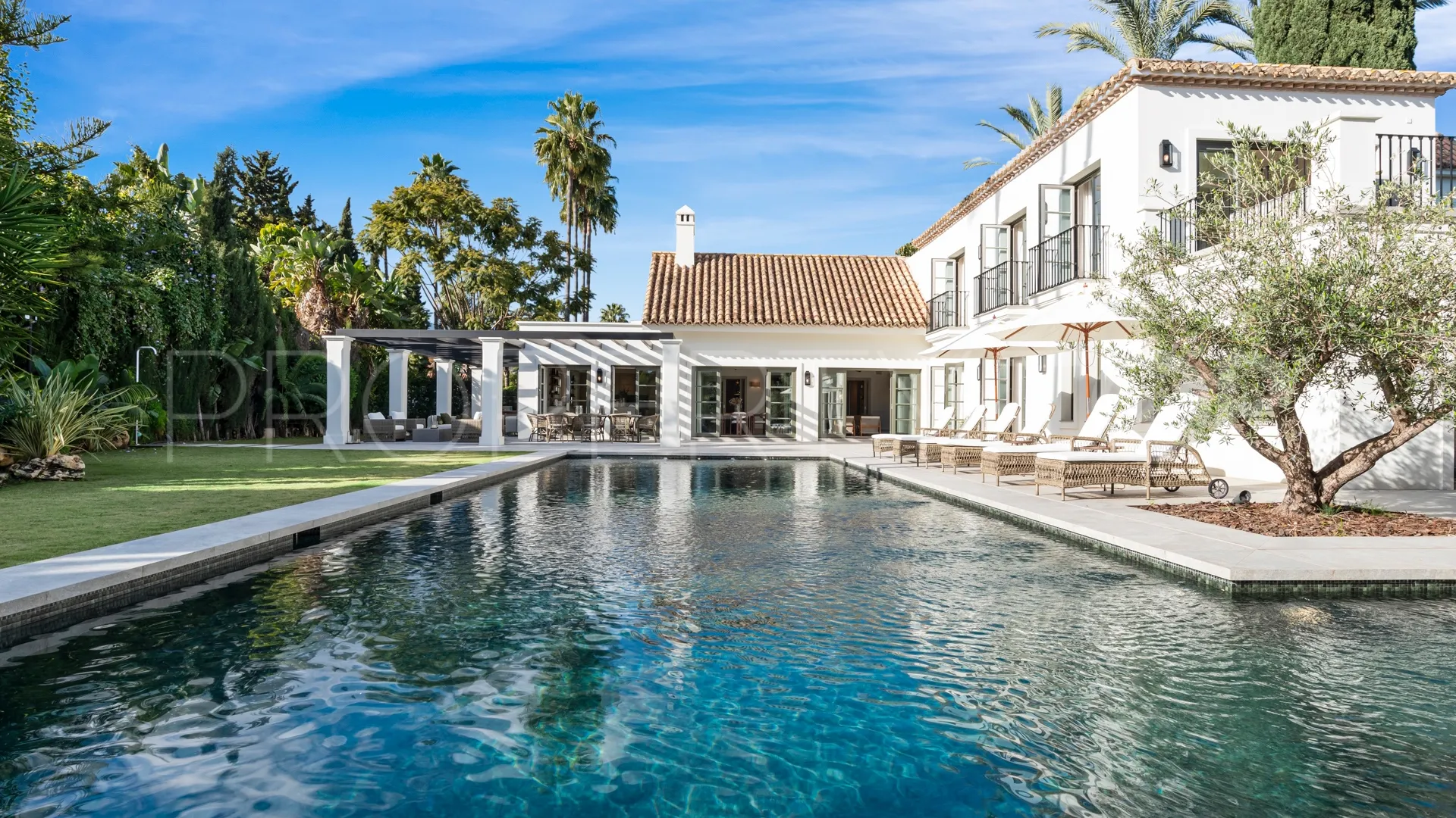 For sale Nueva Andalucia villa with 5 bedrooms