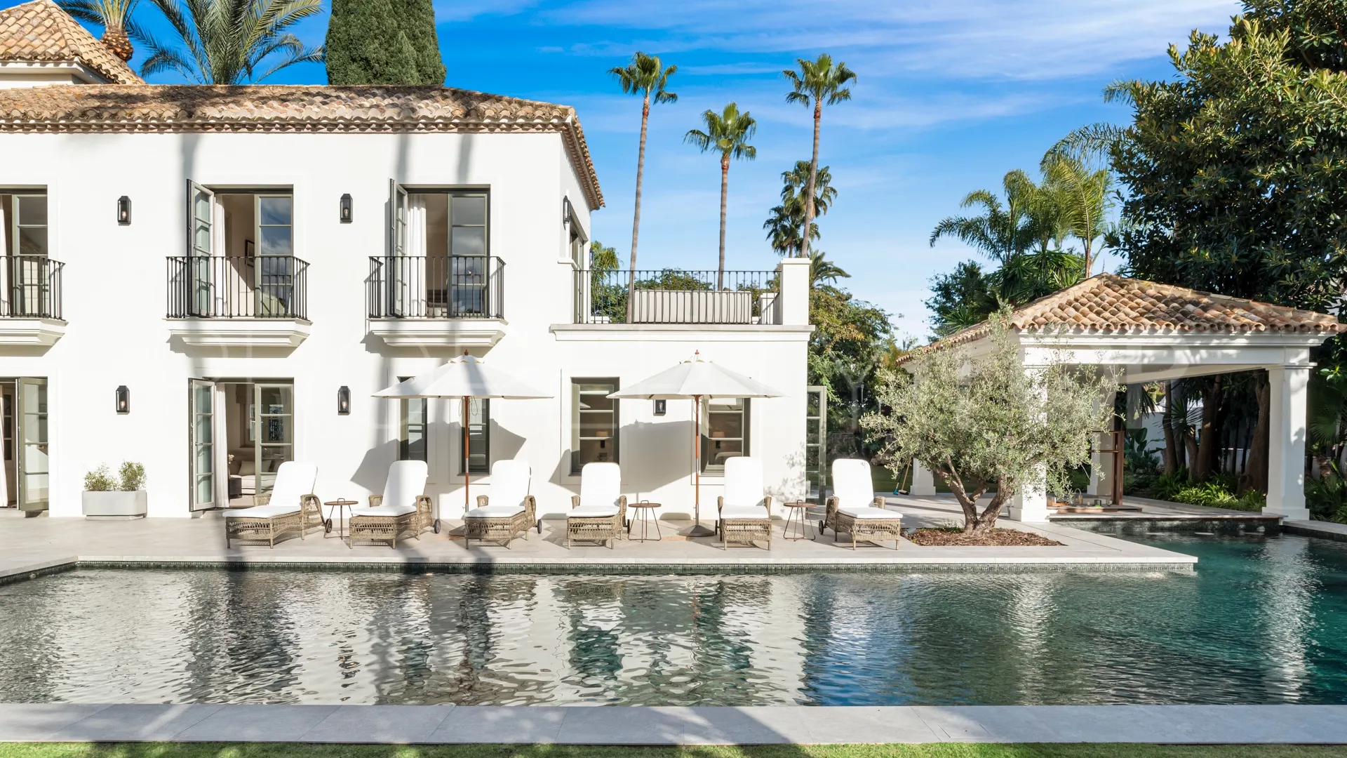 For sale Nueva Andalucia villa with 5 bedrooms