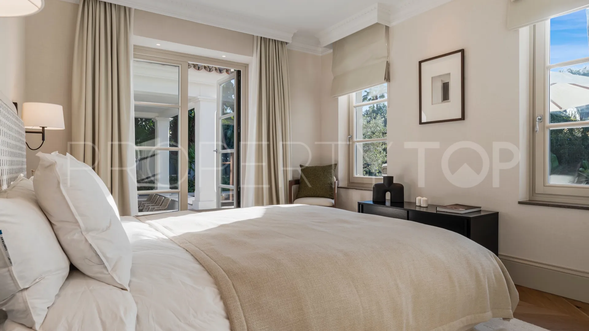 For sale Nueva Andalucia villa with 5 bedrooms