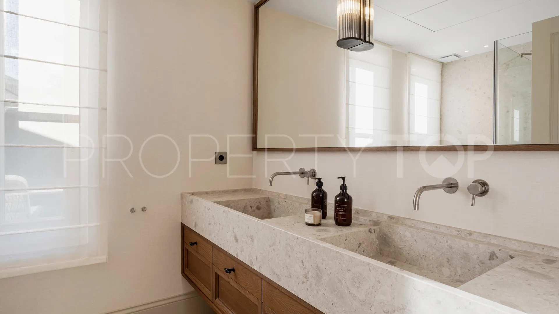 For sale Nueva Andalucia villa with 5 bedrooms