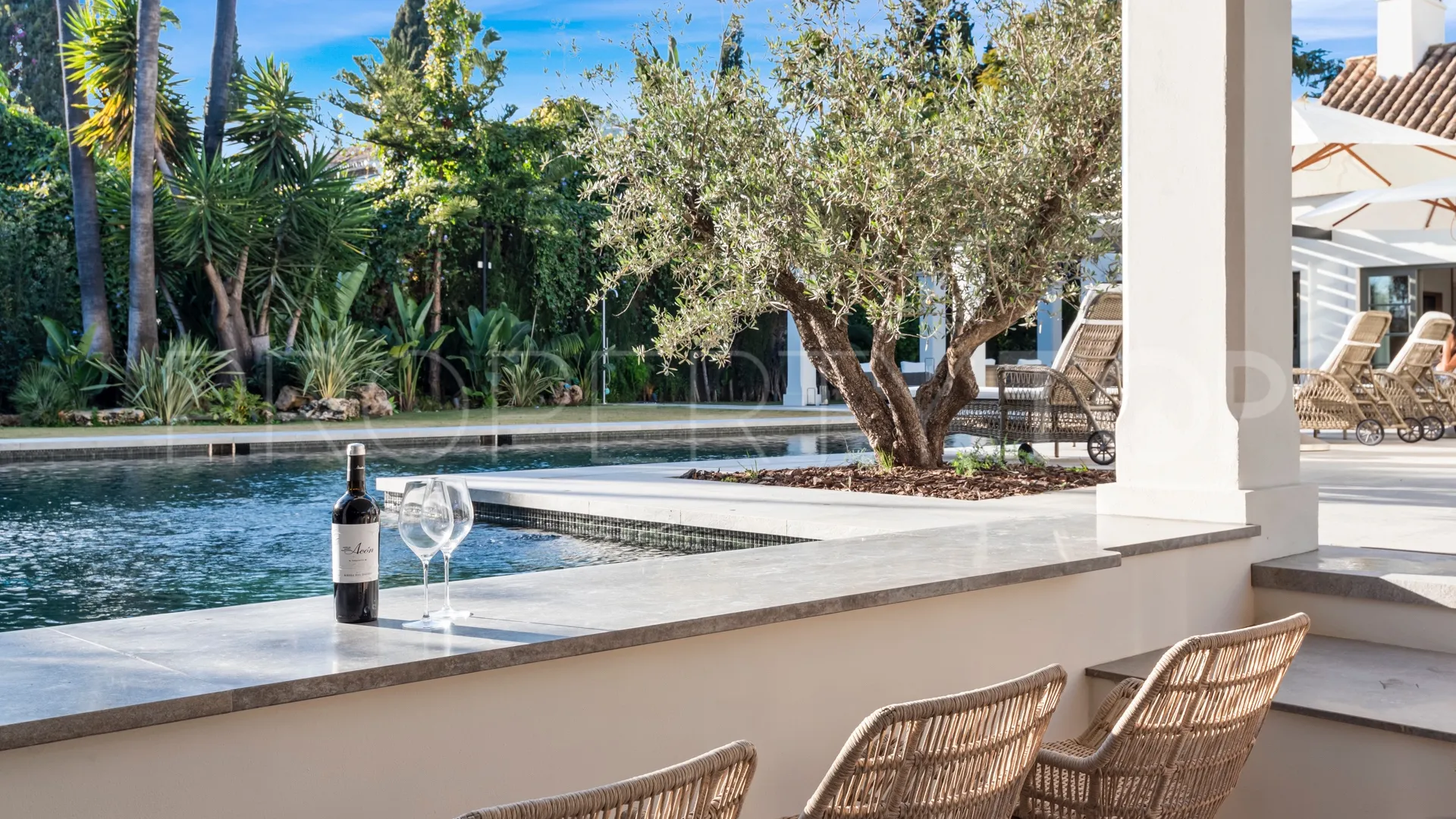 For sale Nueva Andalucia villa with 5 bedrooms