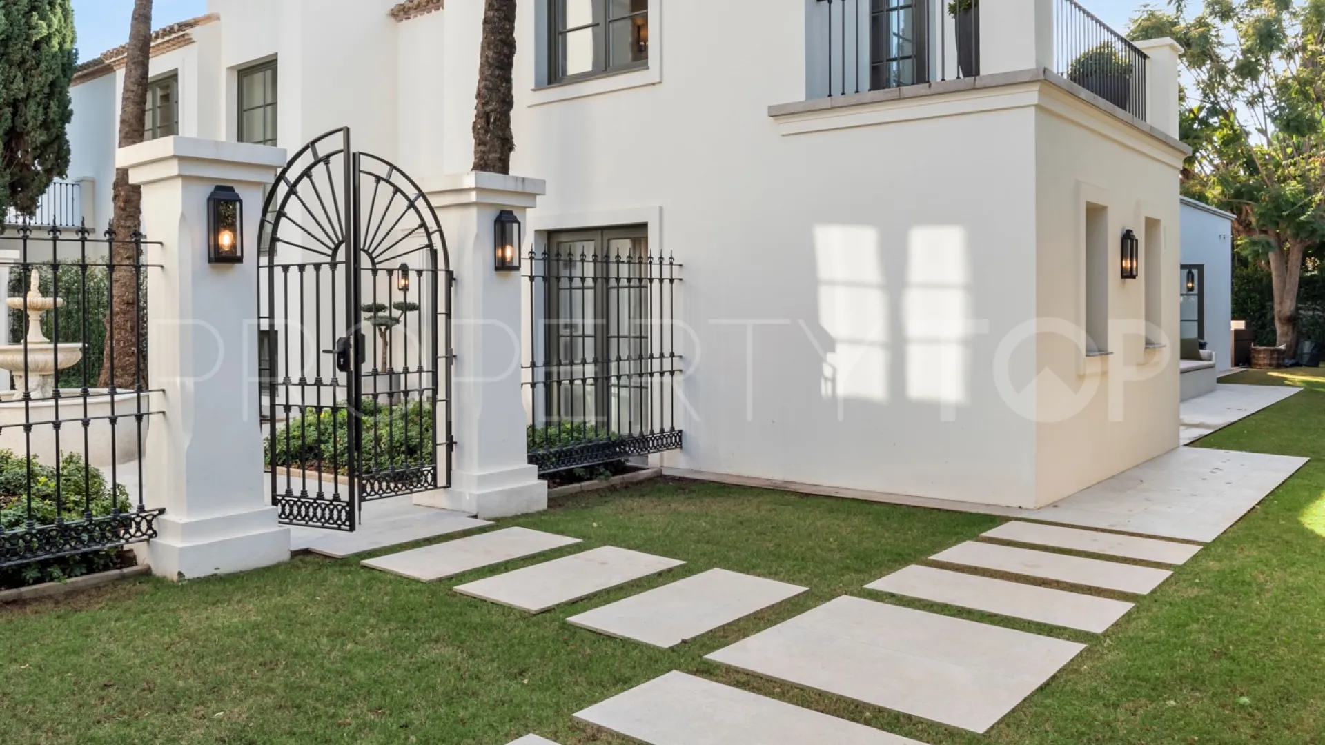For sale Nueva Andalucia villa with 5 bedrooms