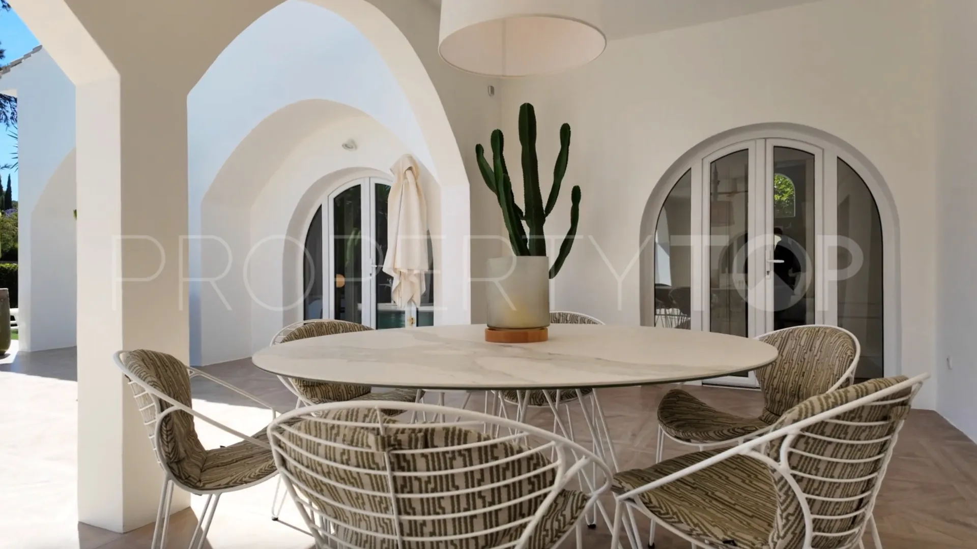 Villa en venta en Guadalmina Alta de 5 dormitorios