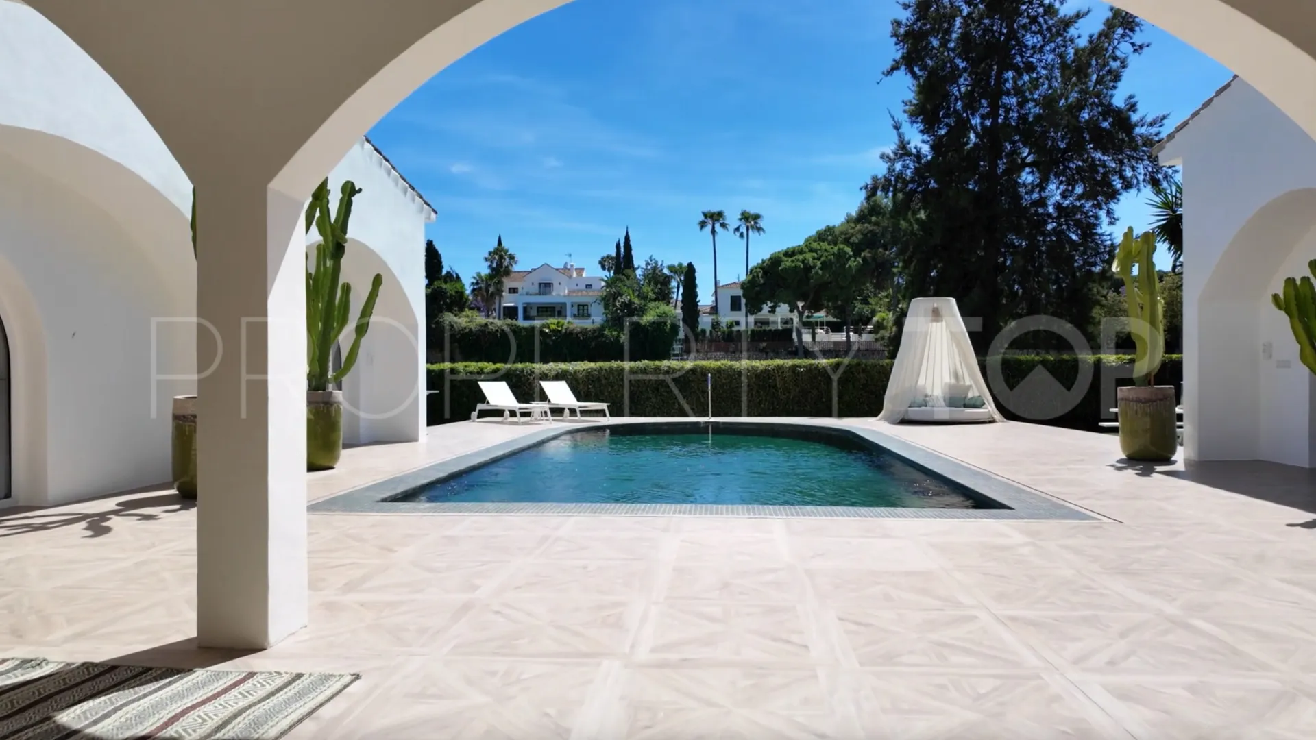 Villa en venta en Guadalmina Alta de 5 dormitorios