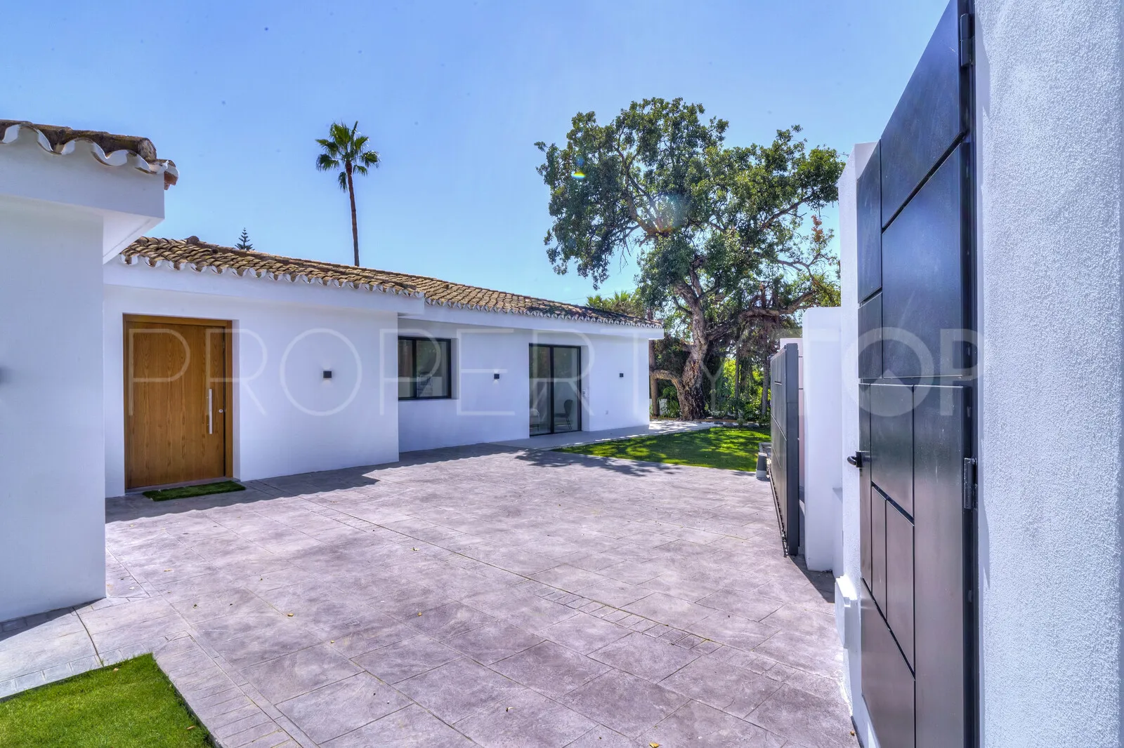 4 bedrooms villa in Elviria for sale
