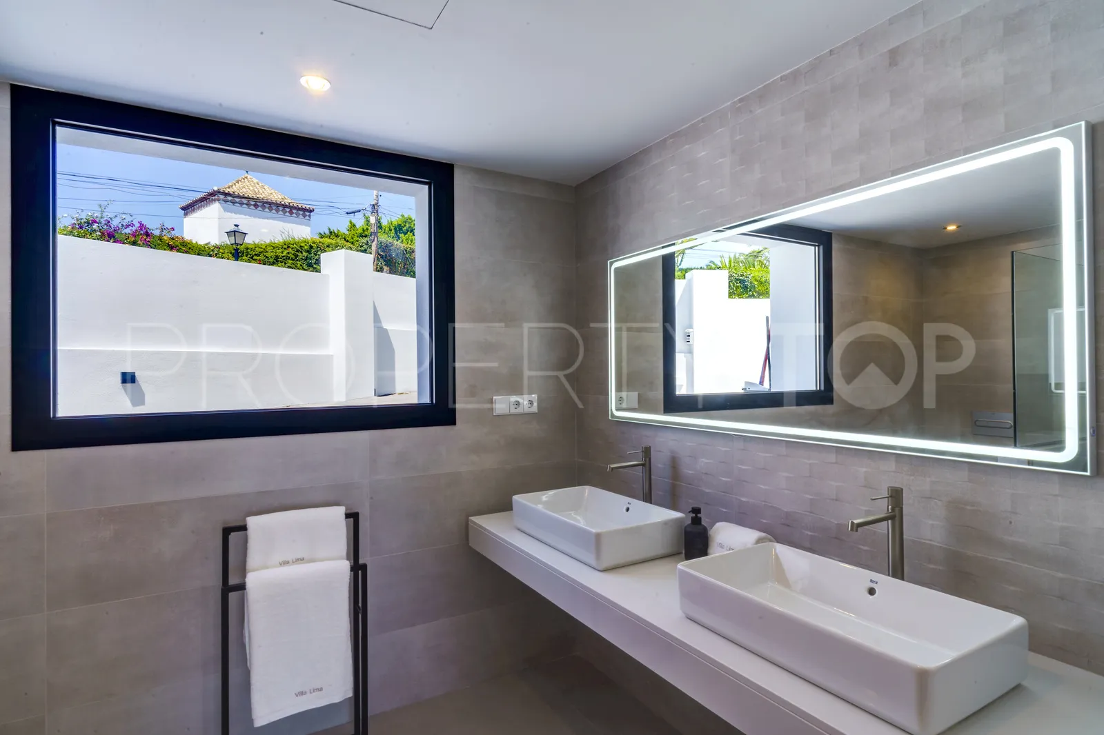 4 bedrooms villa in Elviria for sale