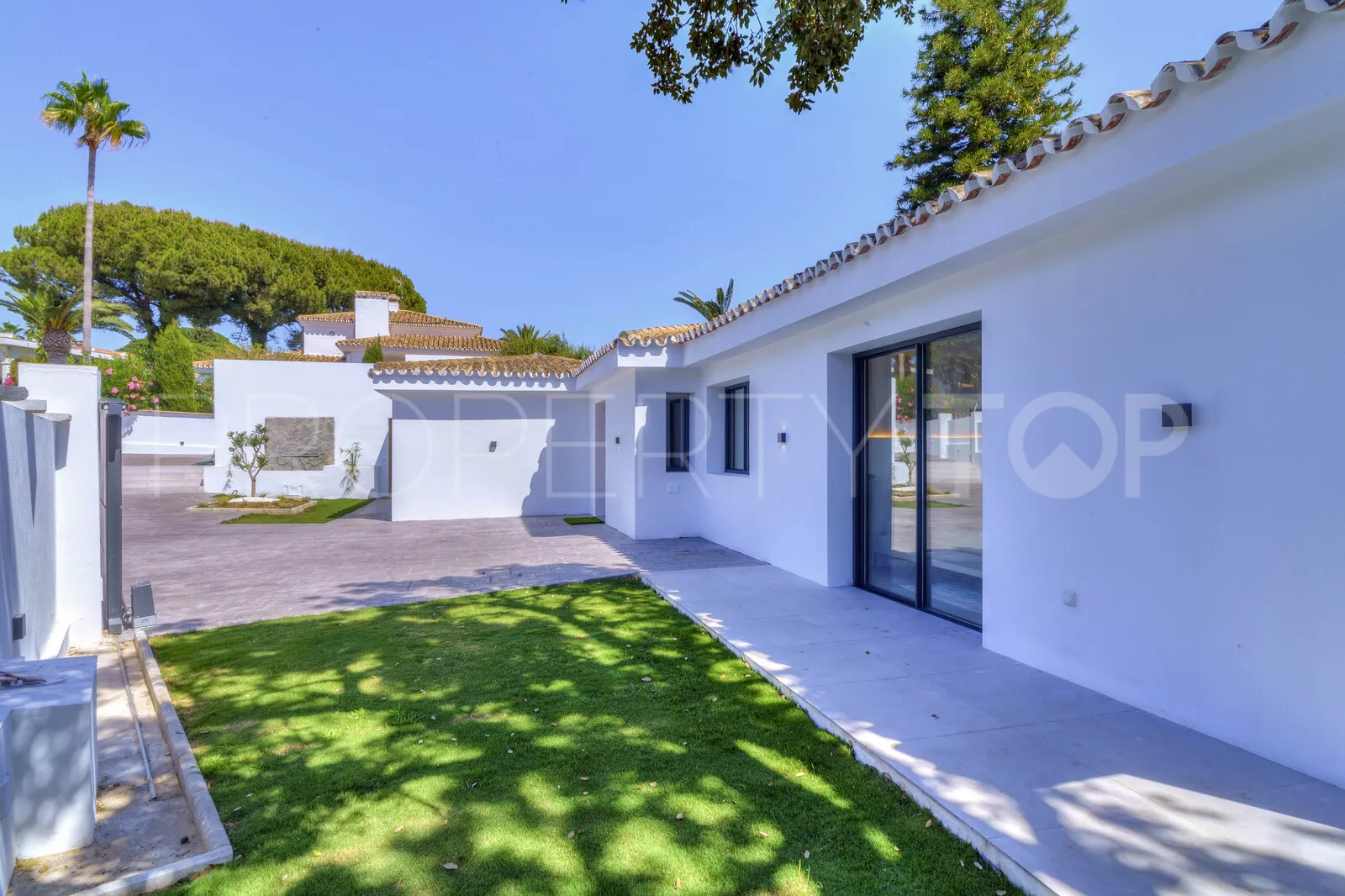 4 bedrooms villa in Elviria for sale