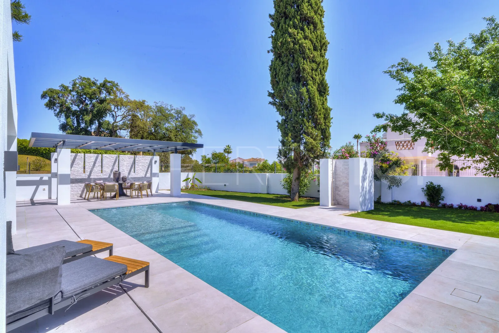 4 bedrooms villa in Elviria for sale