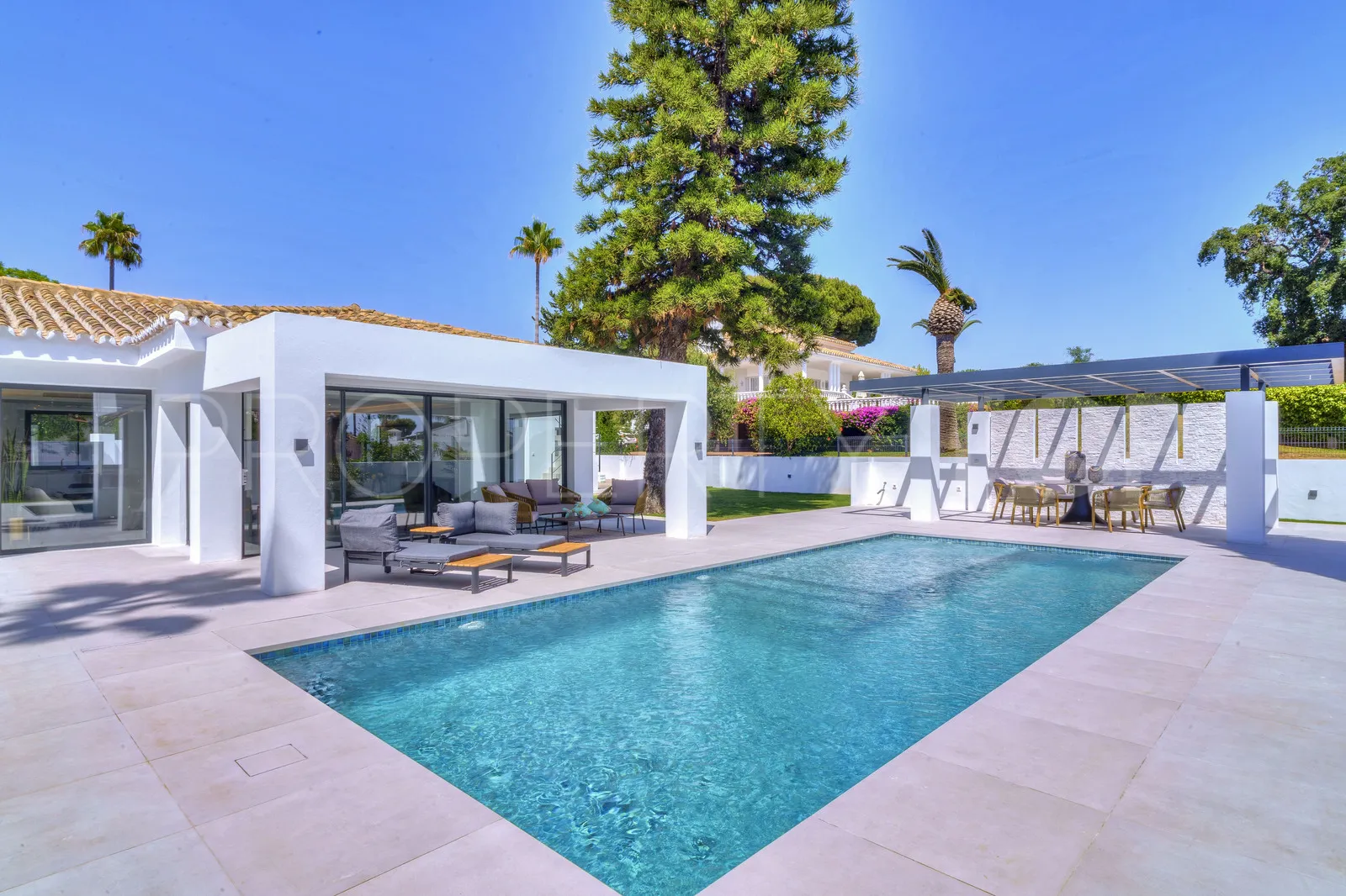 4 bedrooms villa in Elviria for sale