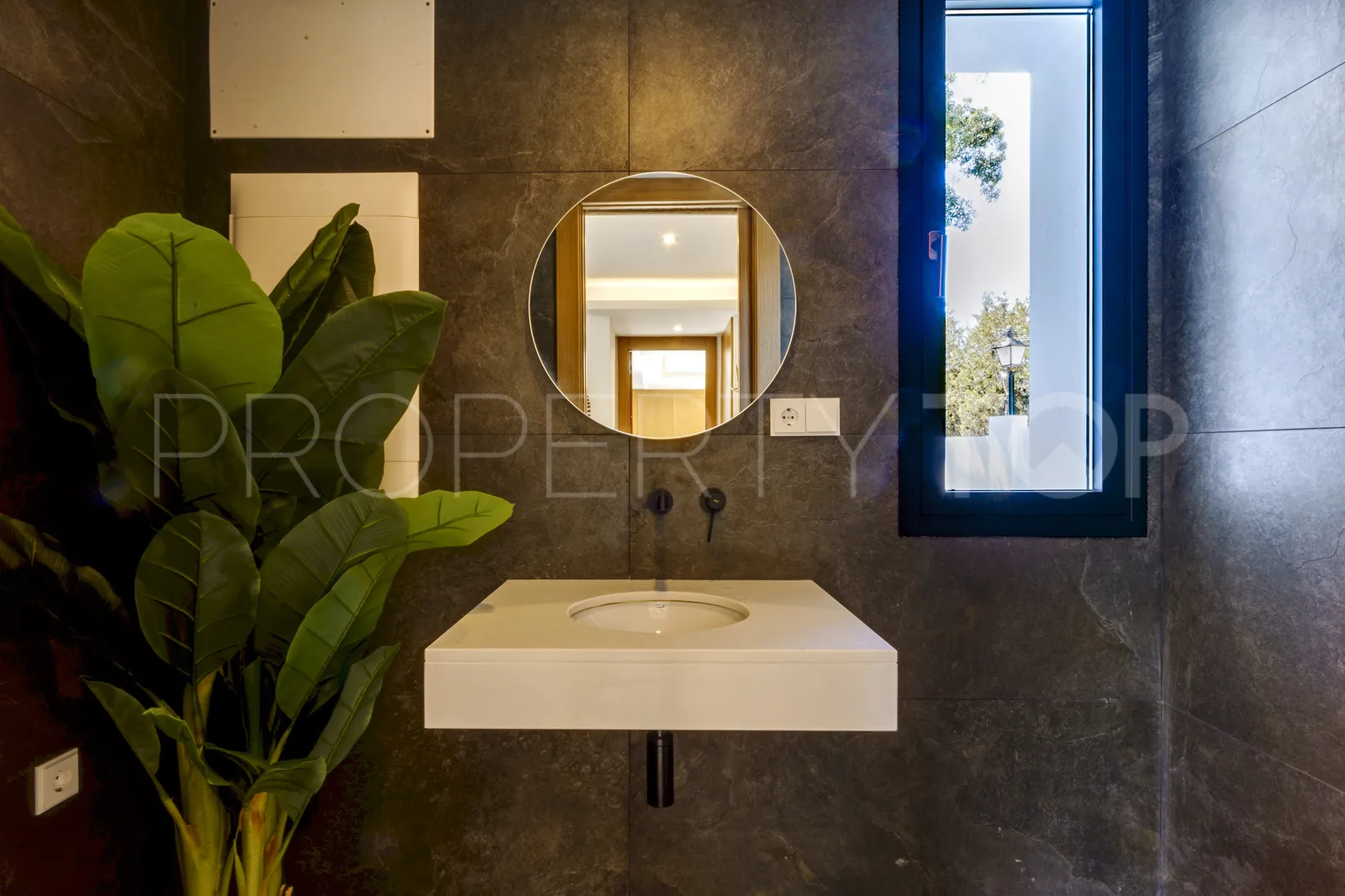 4 bedrooms villa in Elviria for sale