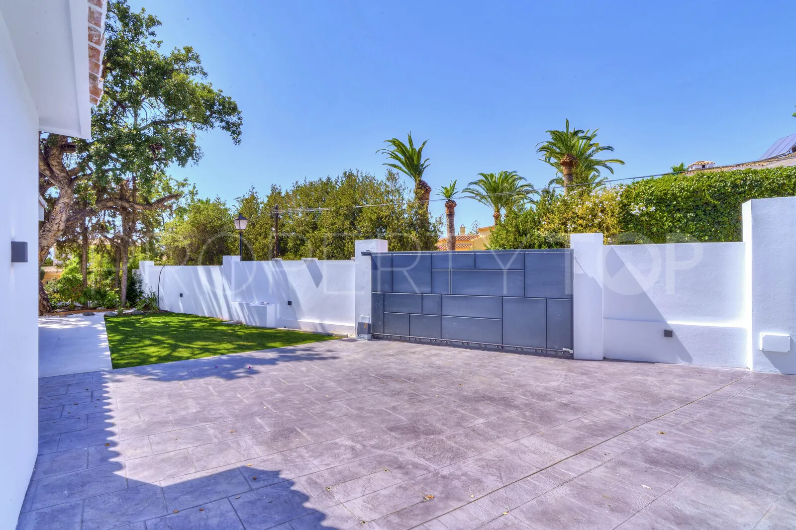 4 bedrooms villa in Elviria for sale