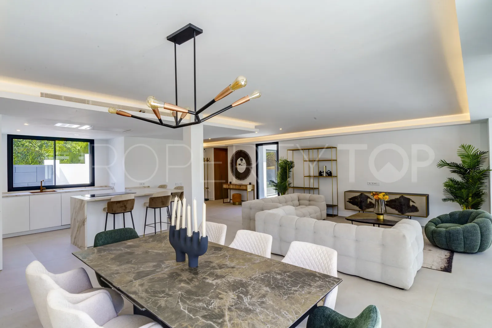 4 bedrooms villa in Elviria for sale