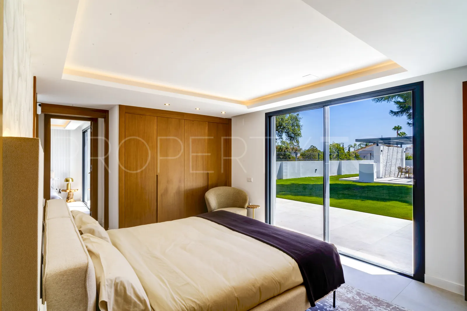 4 bedrooms villa in Elviria for sale