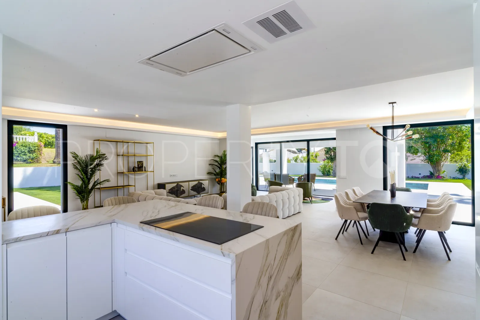 4 bedrooms villa in Elviria for sale