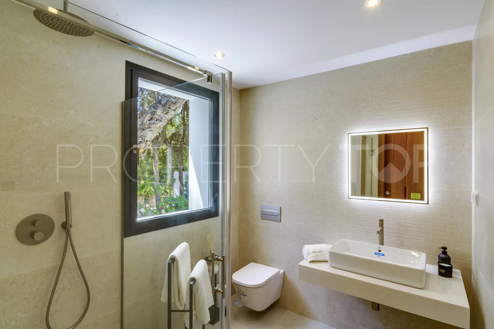 4 bedrooms villa in Elviria for sale