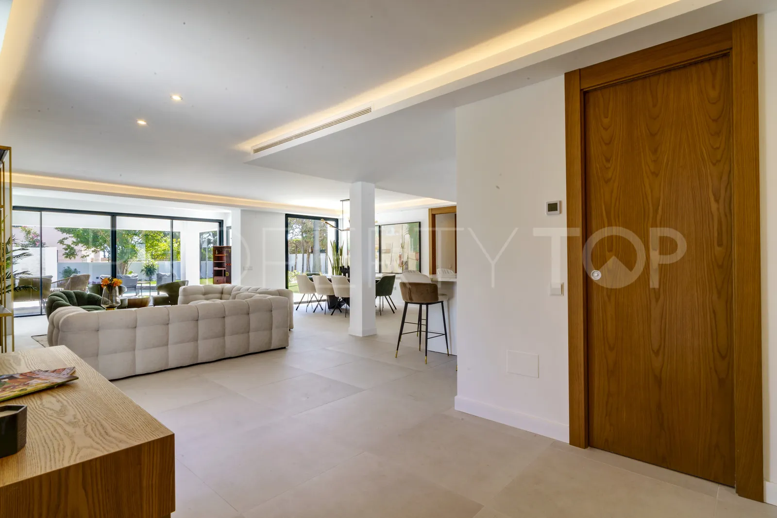 4 bedrooms villa in Elviria for sale