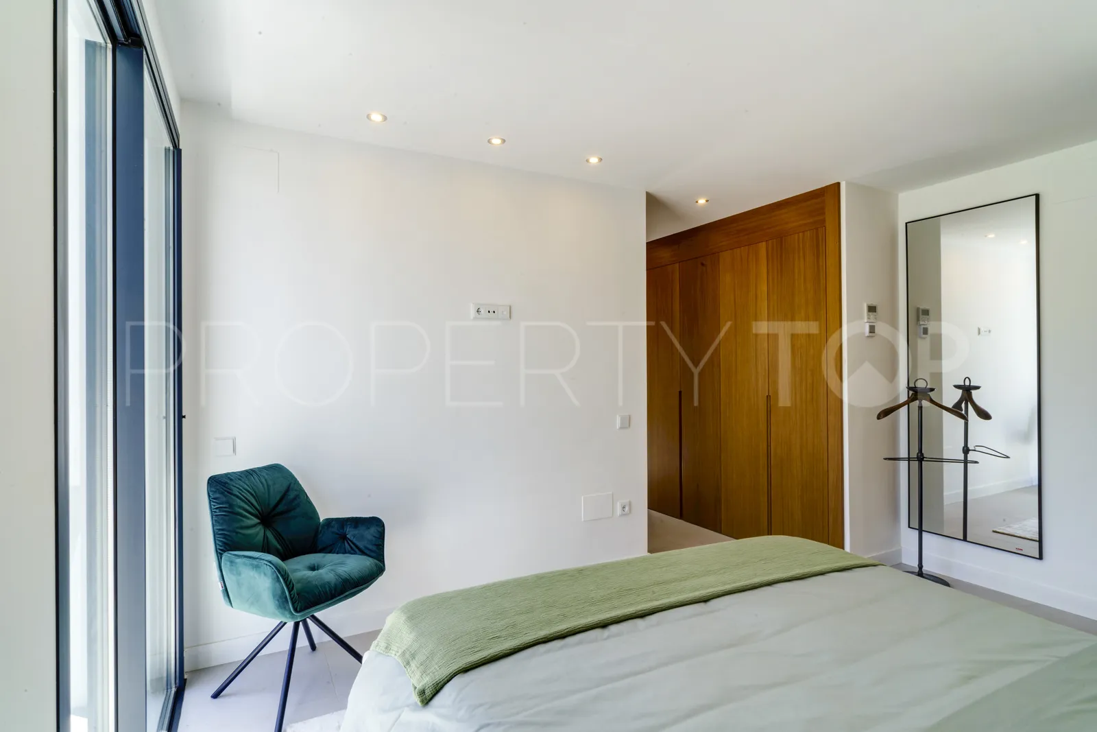4 bedrooms villa in Elviria for sale