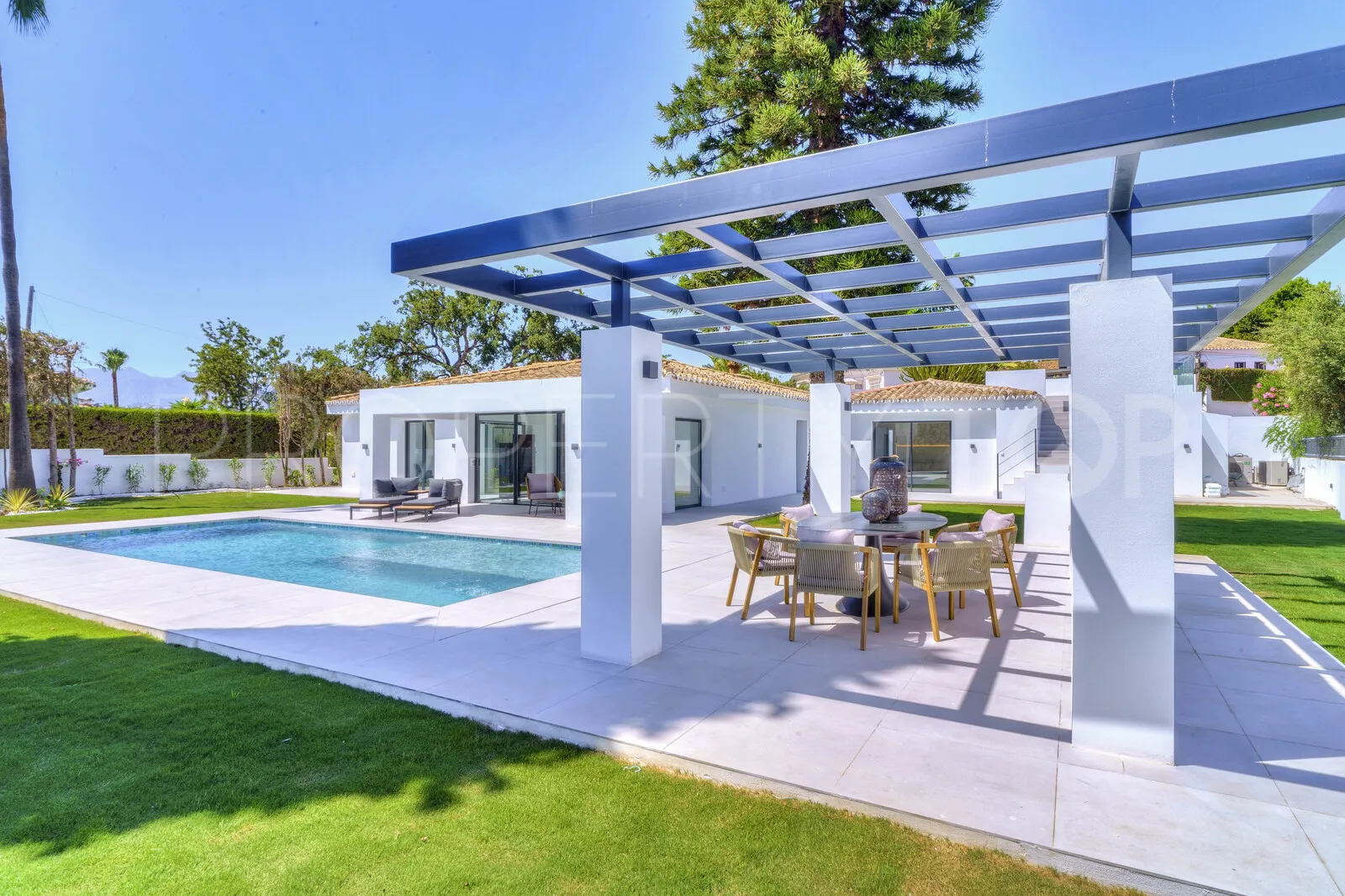 4 bedrooms villa in Elviria for sale