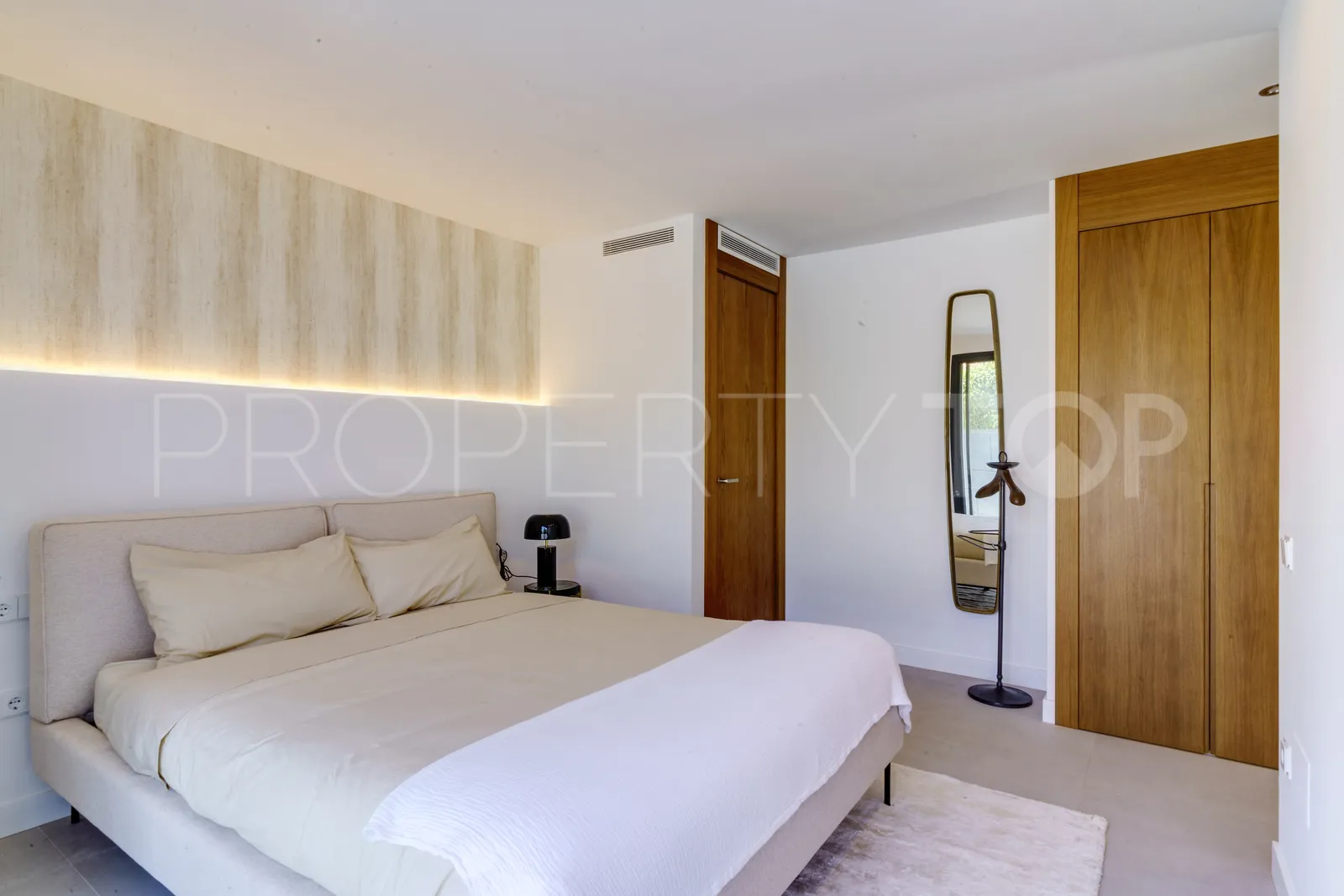 4 bedrooms villa in Elviria for sale