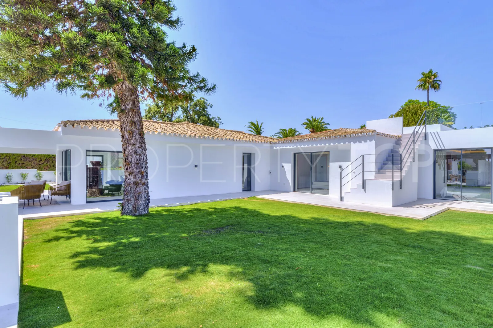 4 bedrooms villa in Elviria for sale