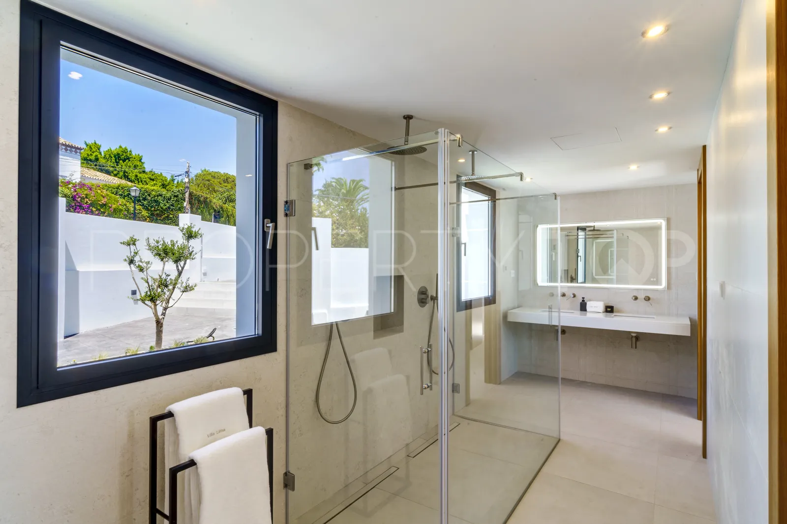 4 bedrooms villa in Elviria for sale