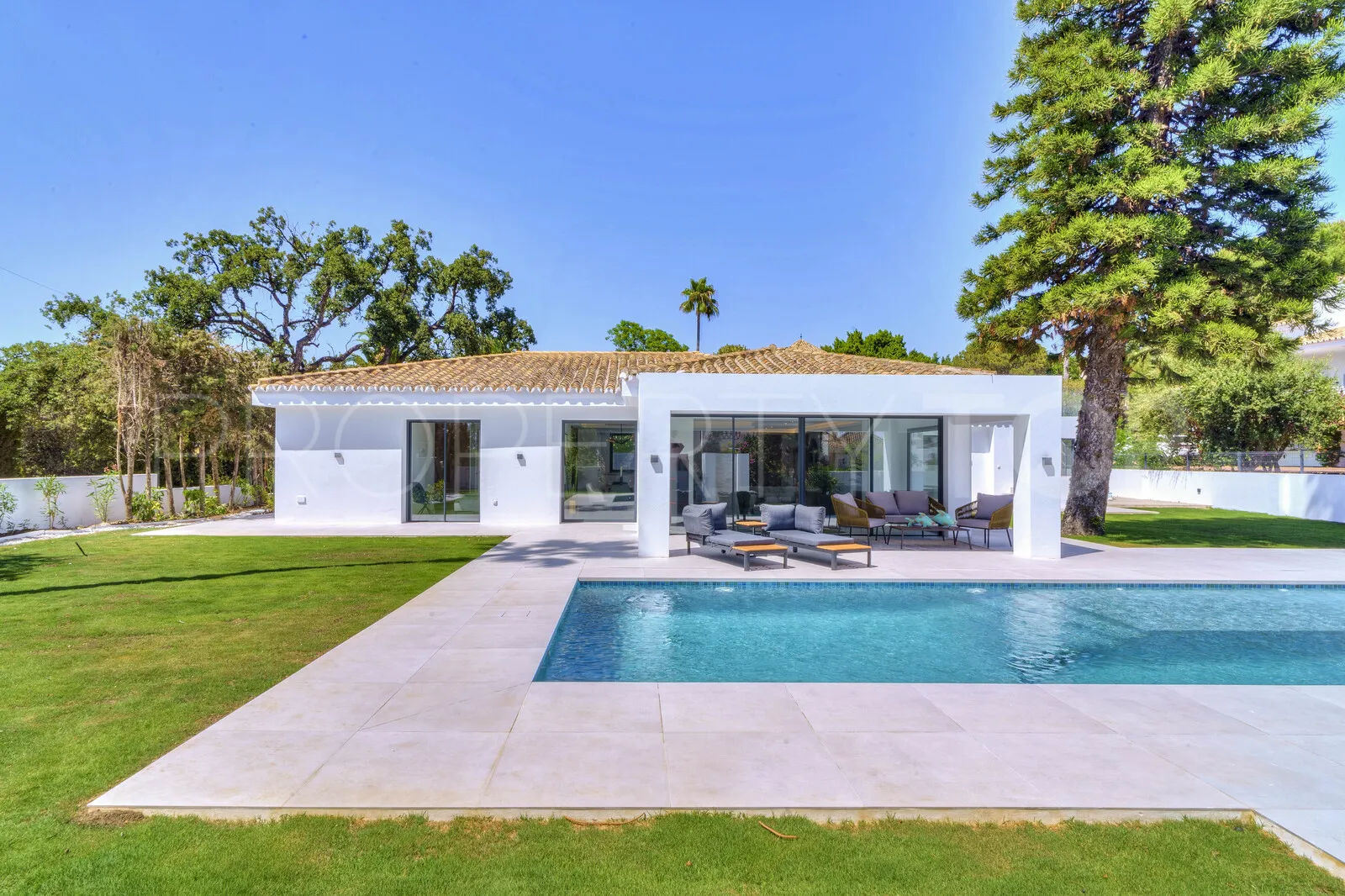 4 bedrooms villa in Elviria for sale