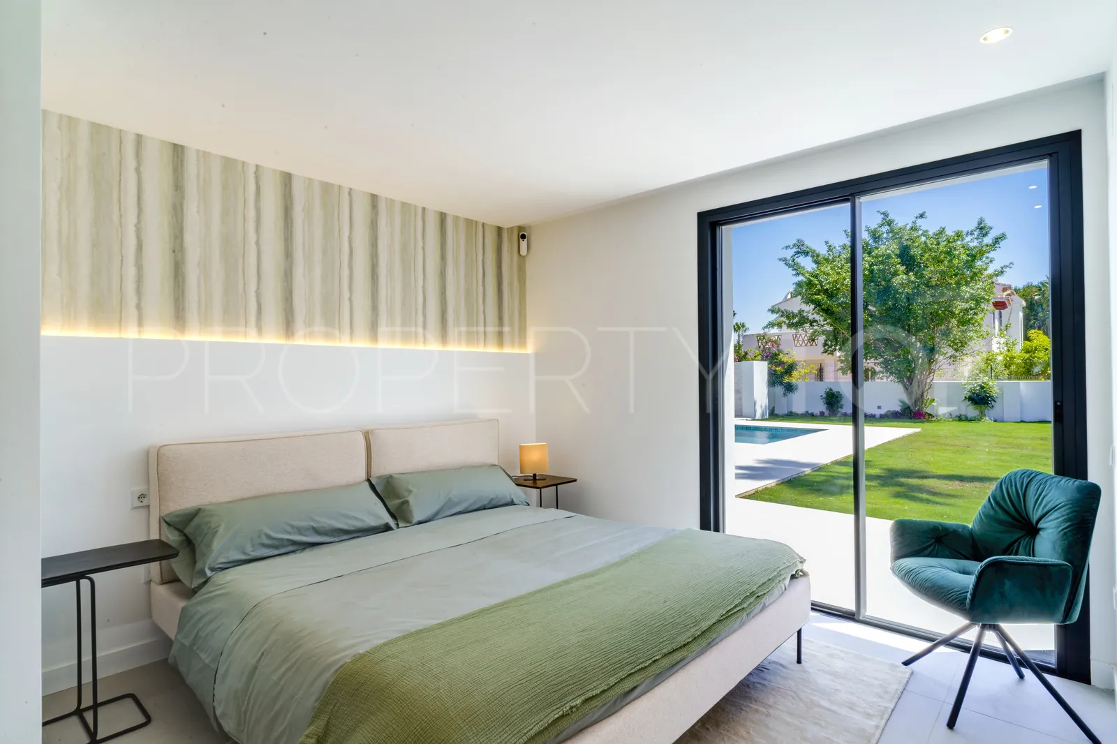 4 bedrooms villa in Elviria for sale